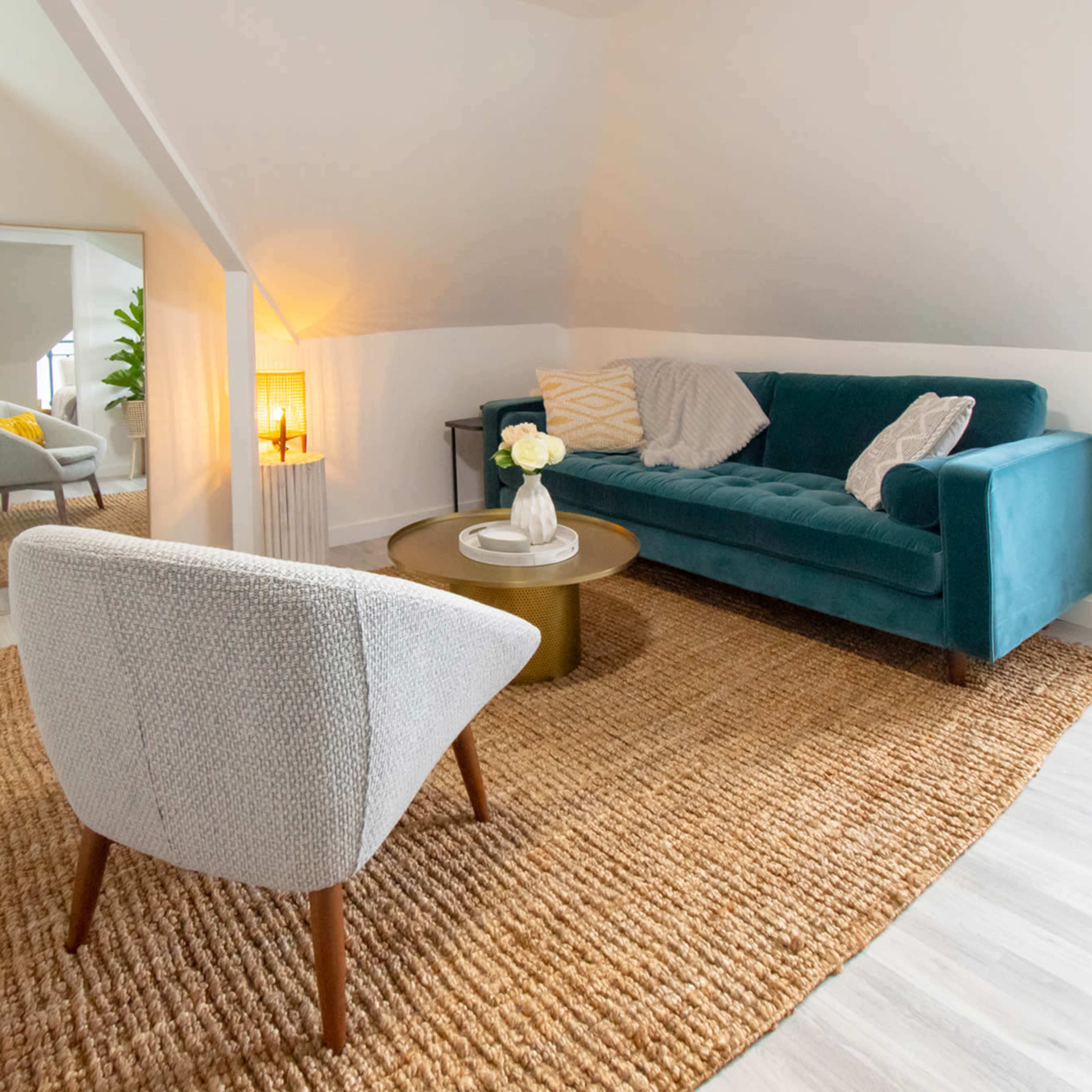 Light and Bright | The Attic | 1 Bdrm Hideaway Image in Landsdale, Hamilton, ON