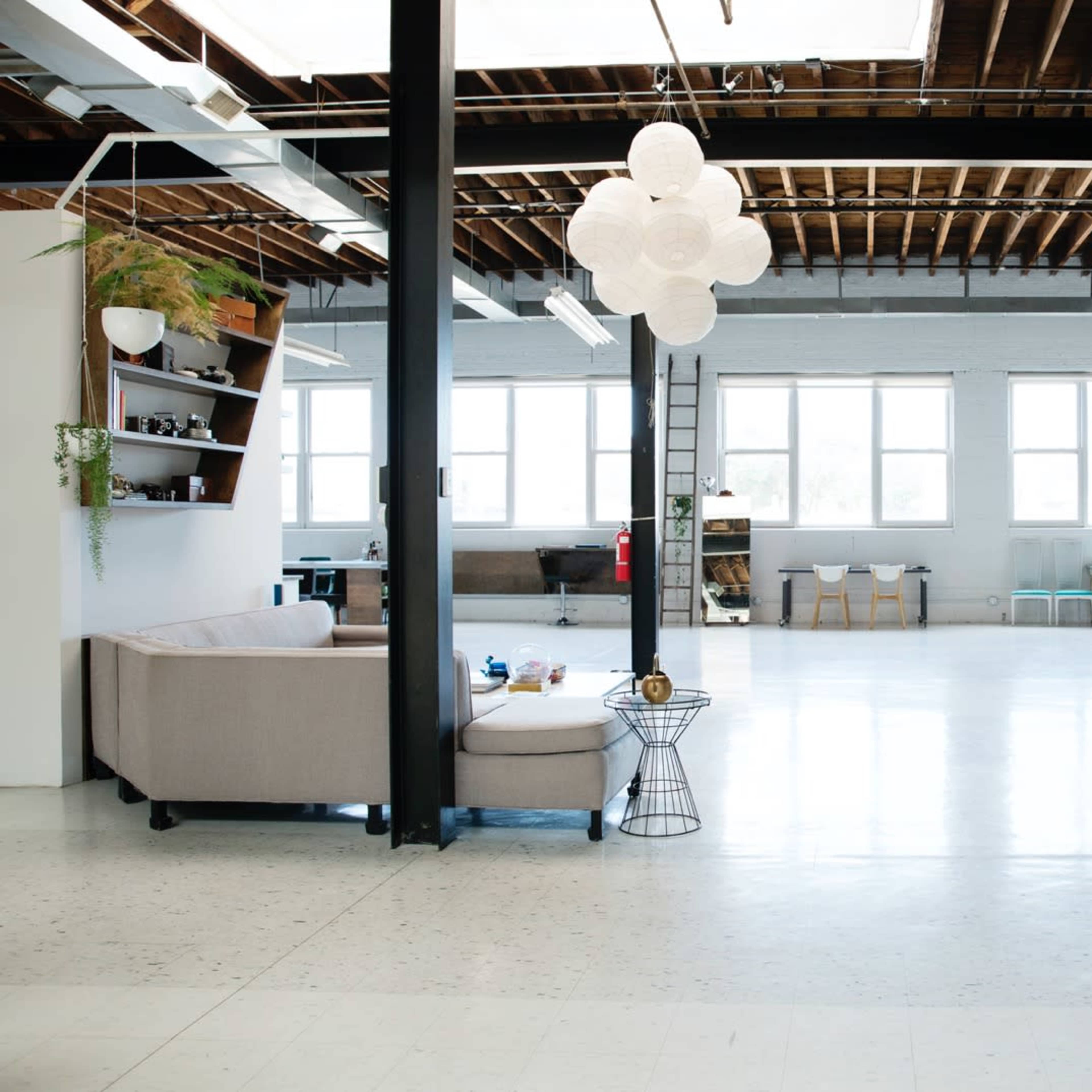 Bright Natural Light Studio Loft on Grand Ave in Ukrainian Village Image in West Town, Chicago, IL