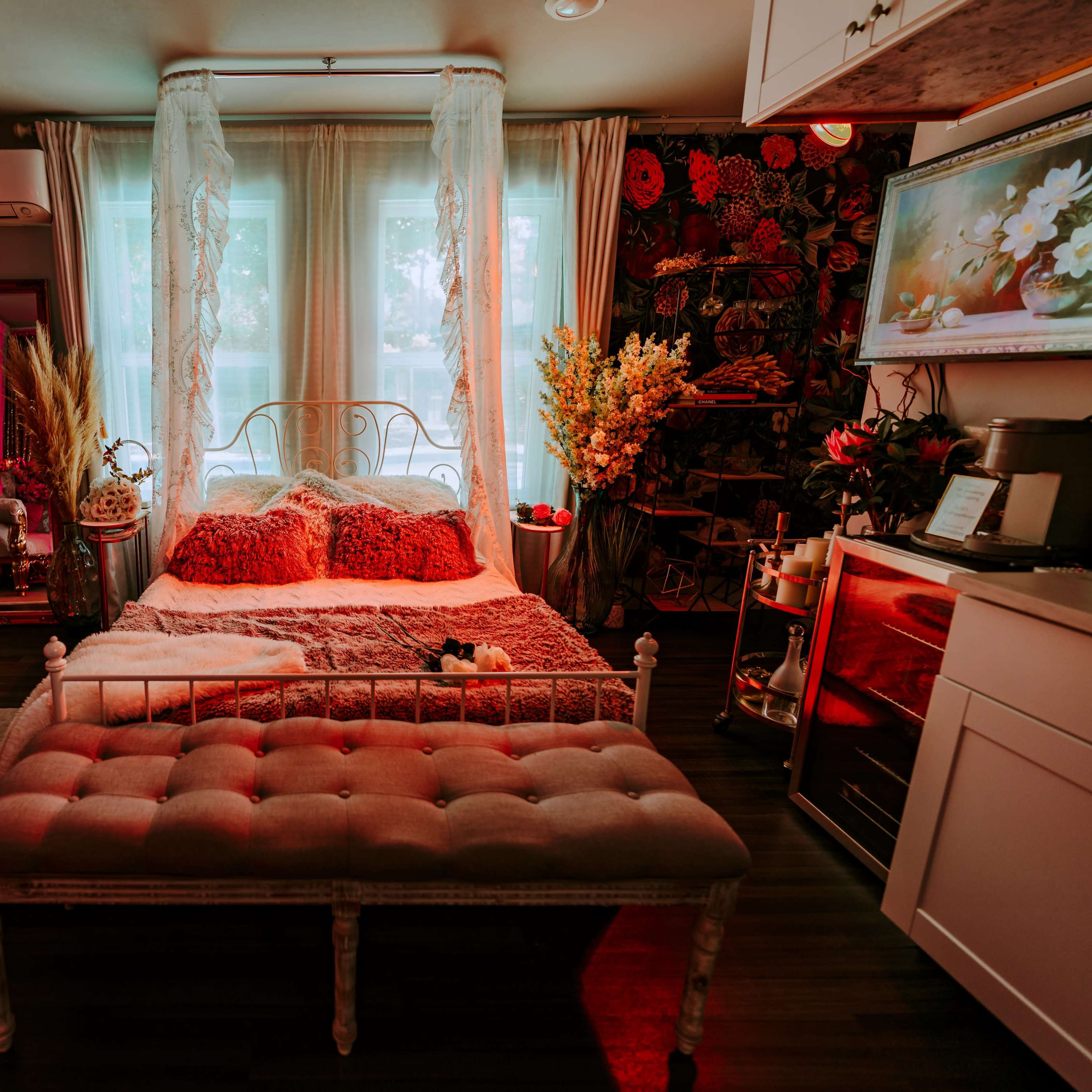 The Pose Room Image in Deerfield Village, Houston, TX