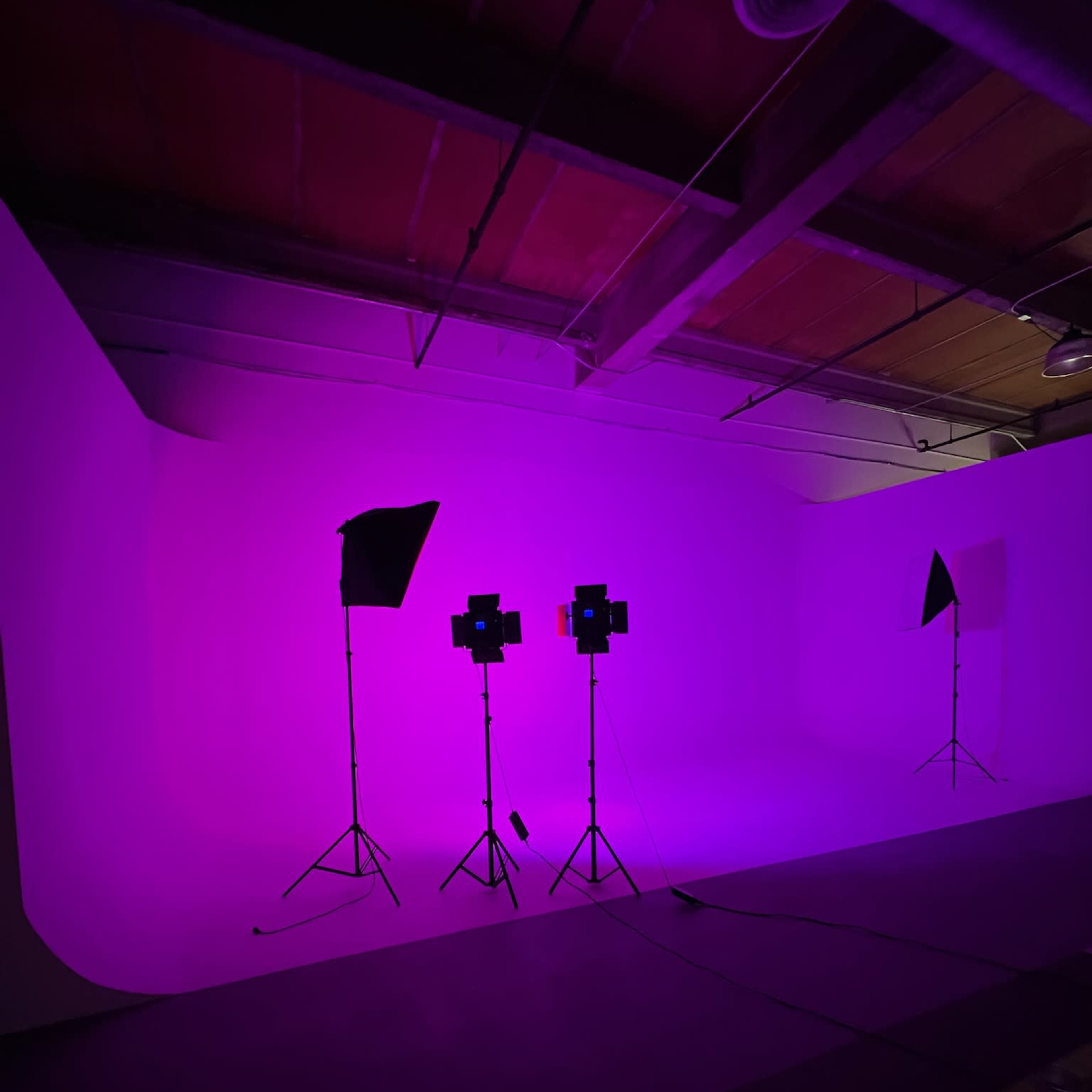 Fully Customizable White Cyclorama Image in Little River, Miami, FL