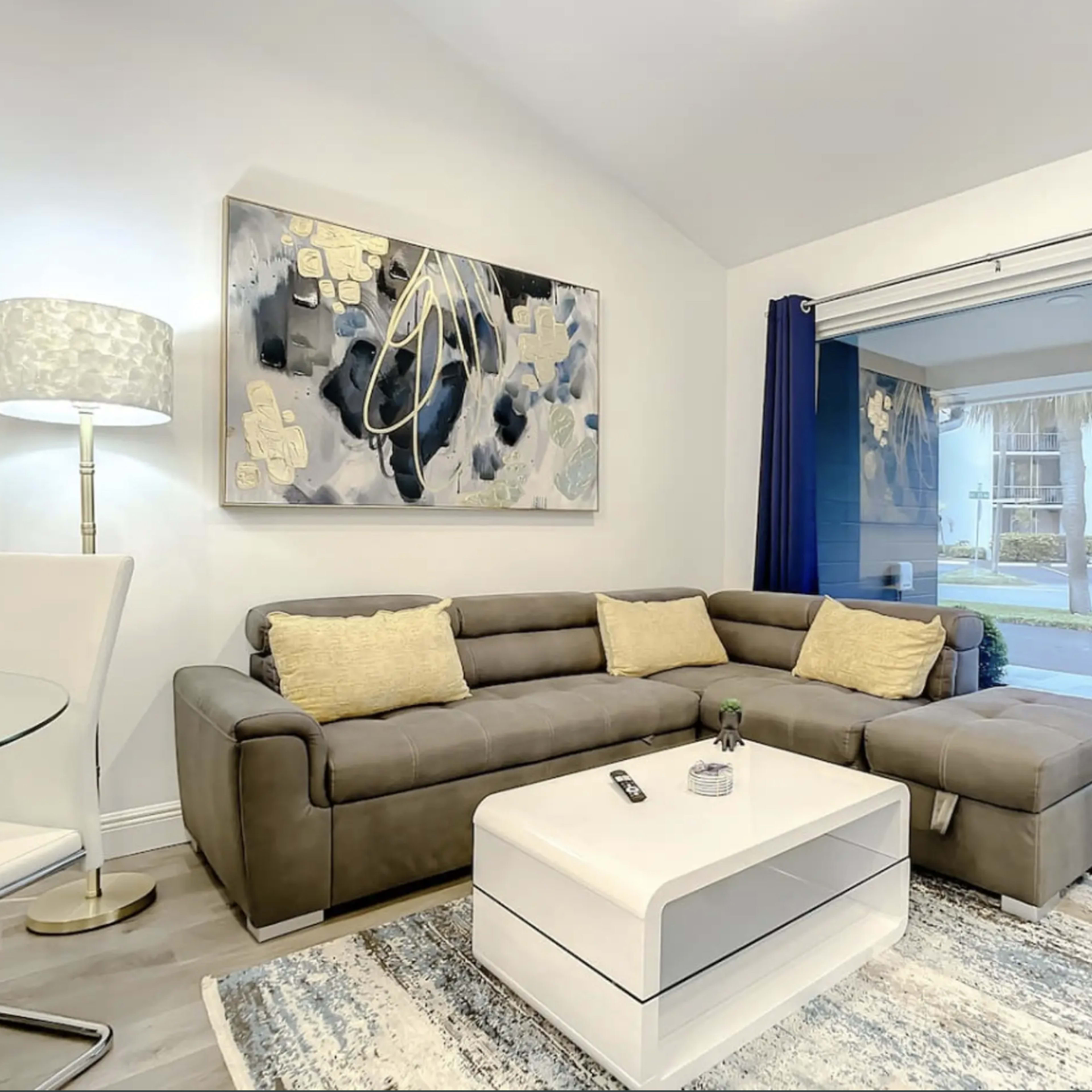 Luxe Home - Heated Pool |5 min to Beach |BBQ Grill Image in North Fort Lauderdale, Fort Lauderdale, FL