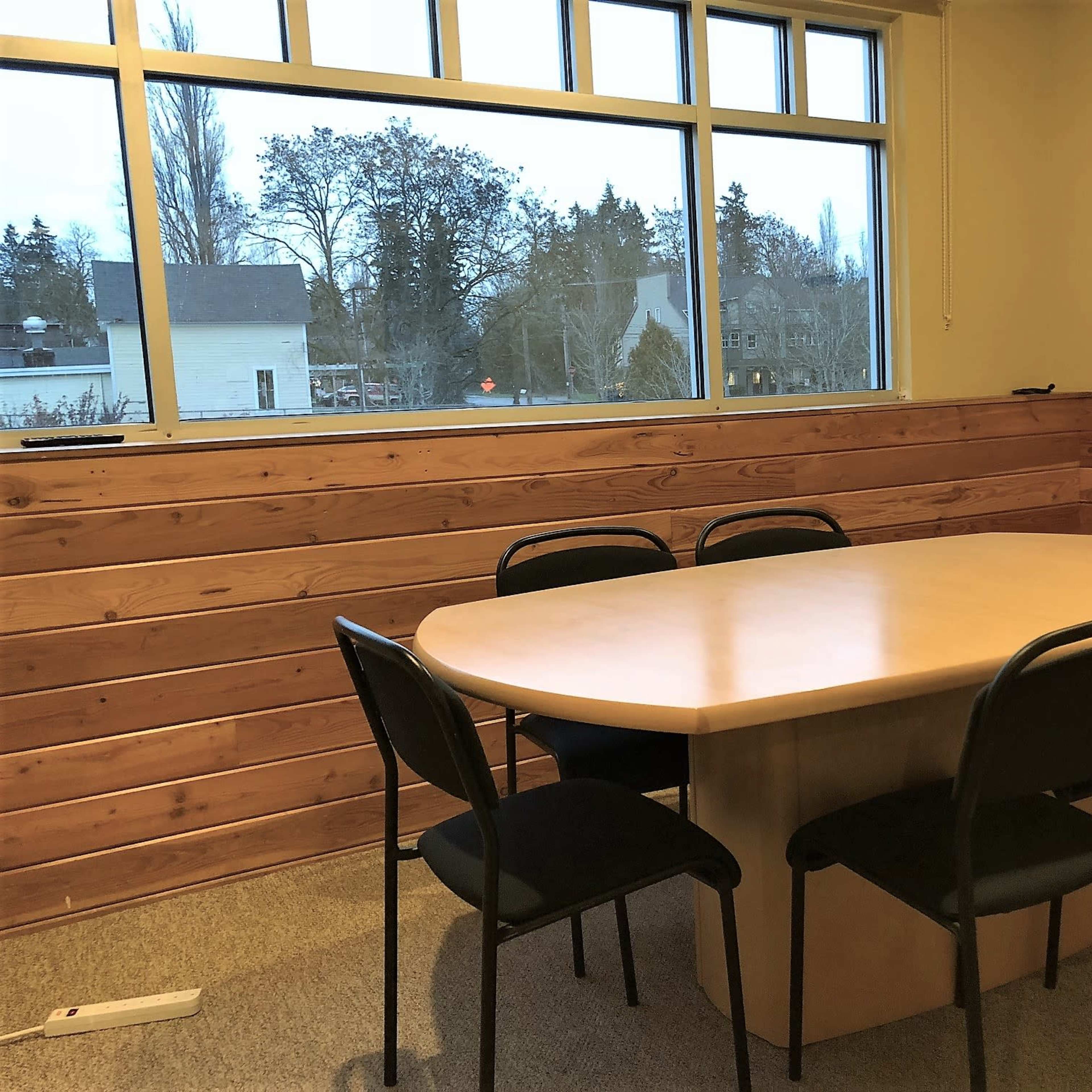 Second floor mid-size meeting room Image in Winslow, Bainbridge Island, WA
