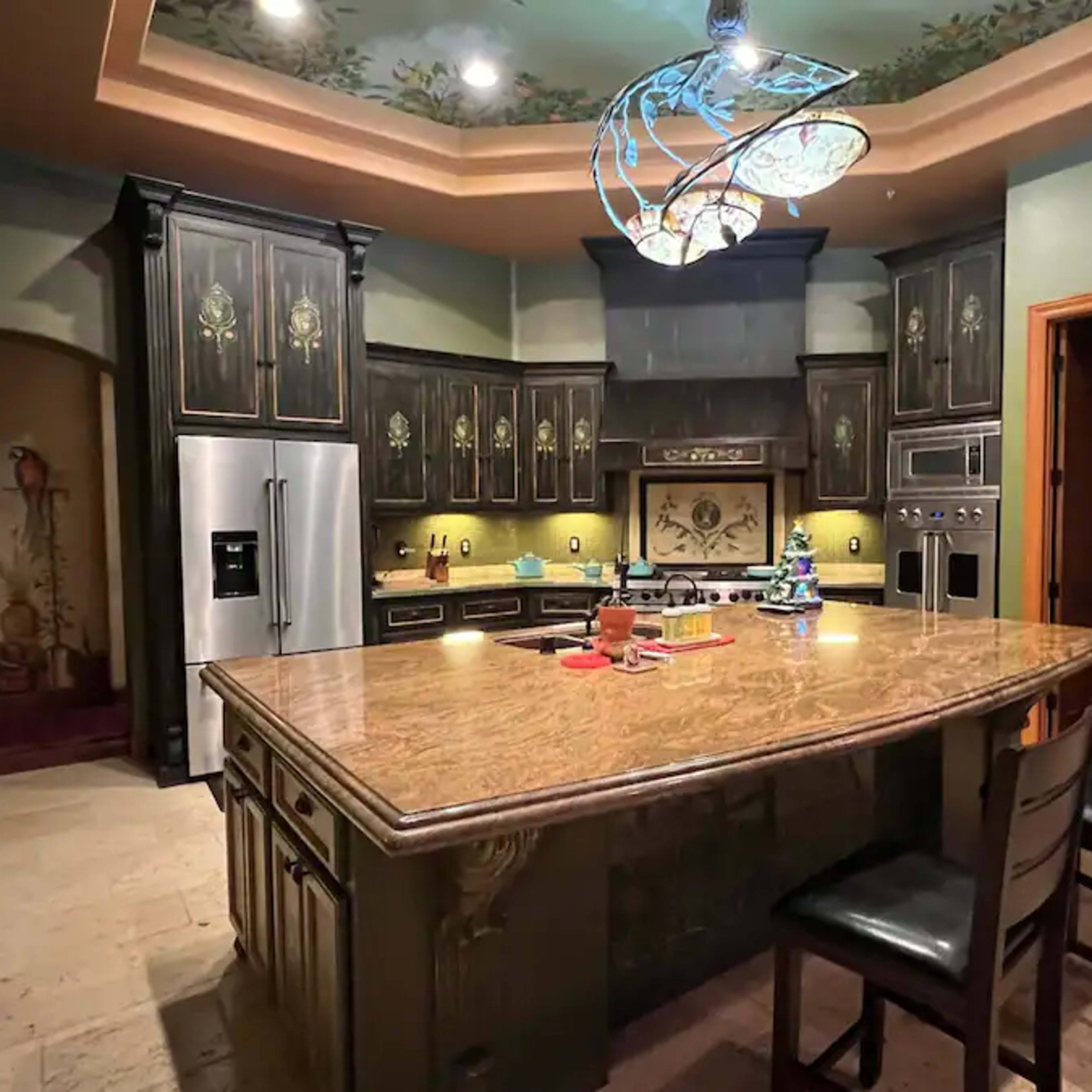 Delightful Luxury Ranch With Poolside Kitchen Image in , Gilroy, CA