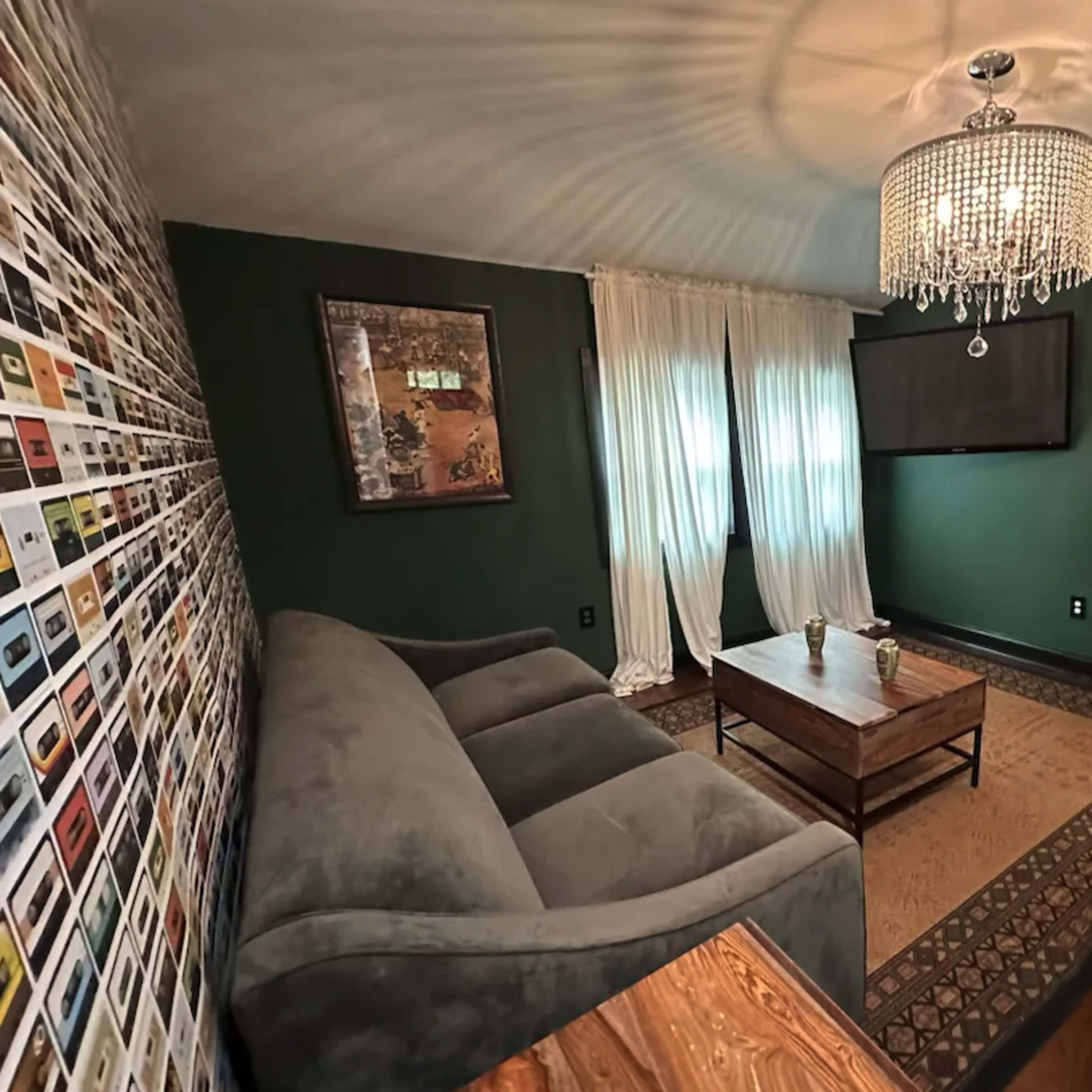 Metro Atlanta Photo and Podcast Studio Image in Colonial Hills, East Point, GA