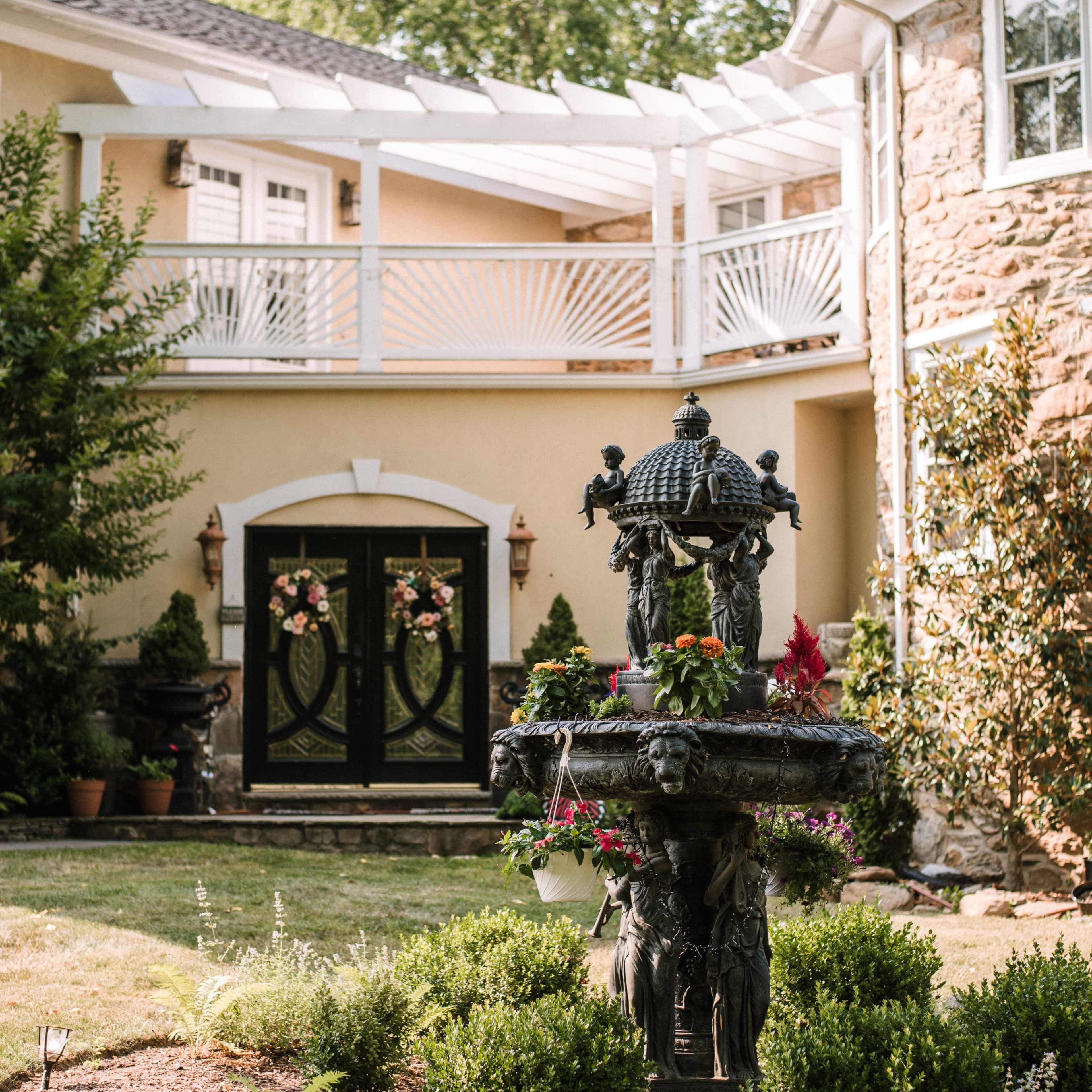 Countryside with mountain view and beautiful garden Image in , Lovettsville, VA