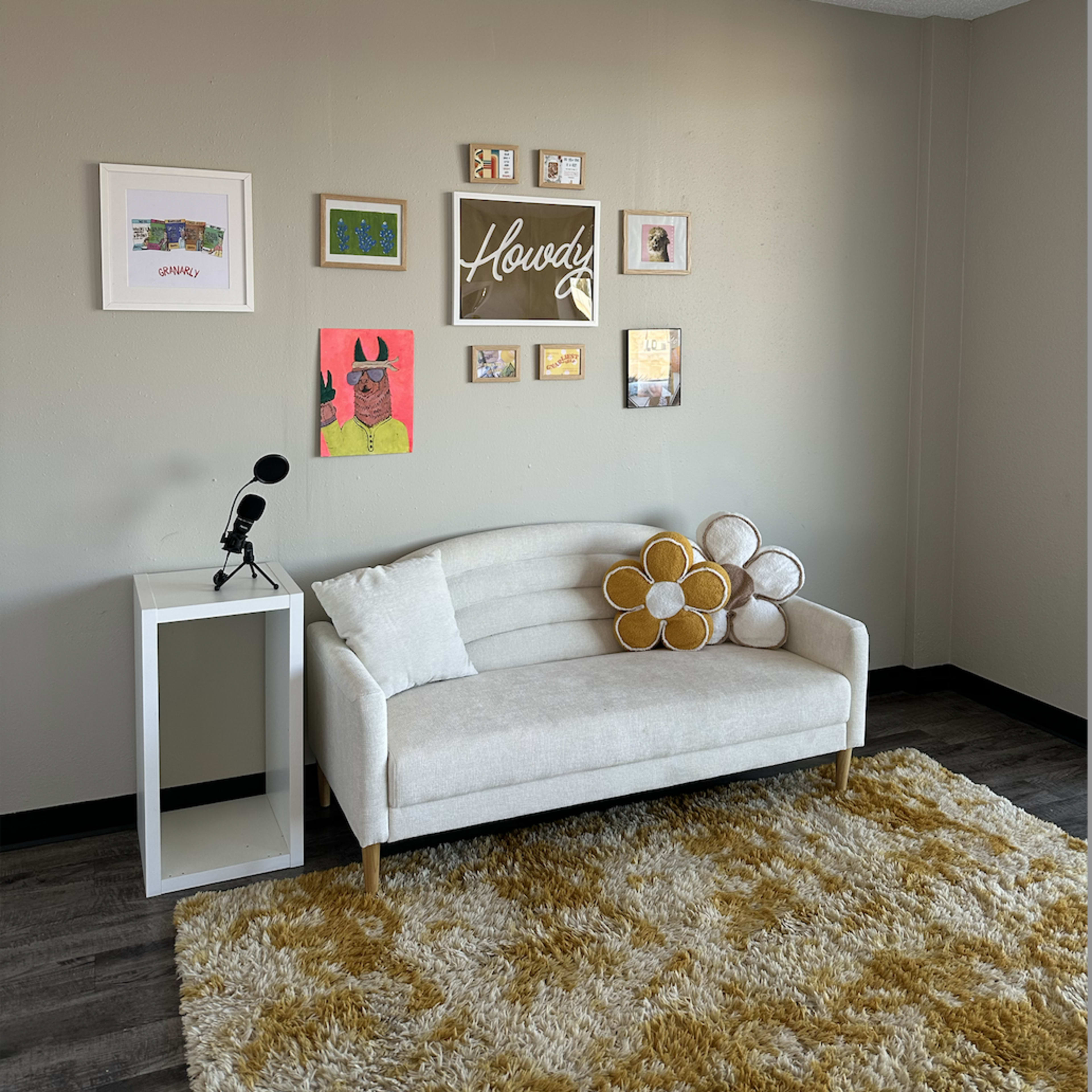 Central Photo Studio with Natural Light Image in Berkley Square - Headway, Austin, TX