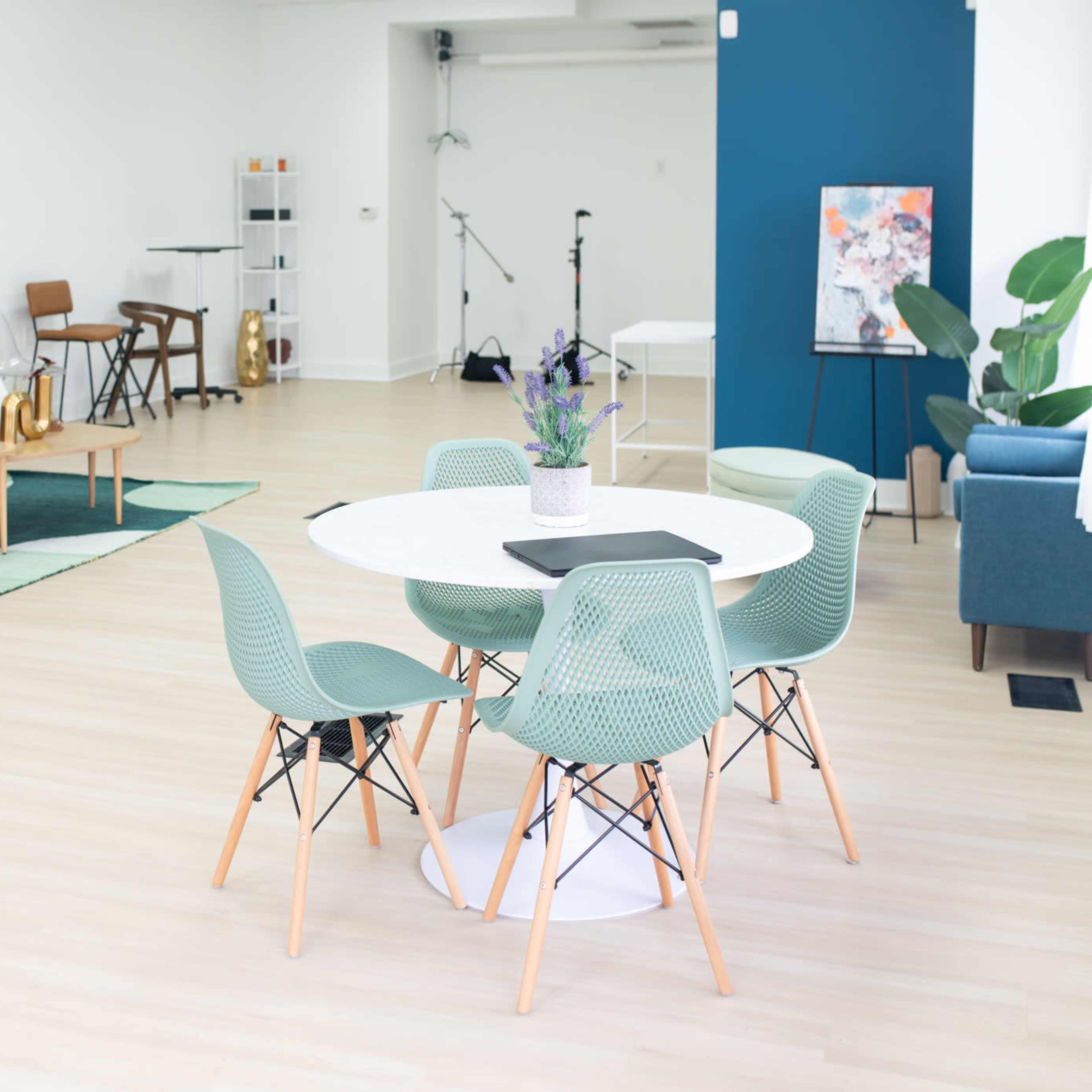 Bright & Modern Studio in Shaker Square – Perfect for Photoshoots, Events & Meetings Image in Buckeye - Shaker, Cleveland, OH