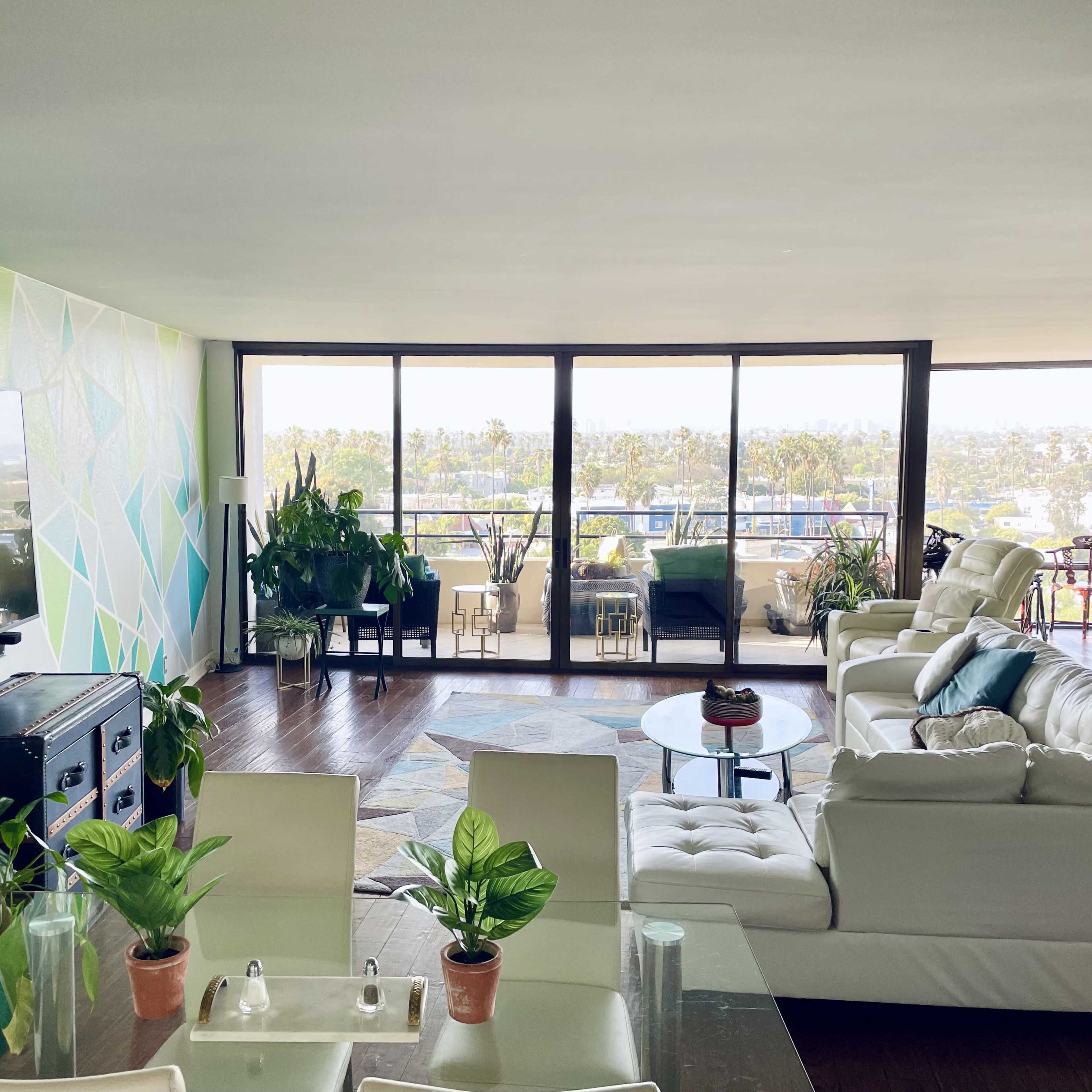 Vibrant Accent Wall Perfect for Commercial, Photo Shoot & Music Video Image in Marina del Rey, Marina del Rey, CA