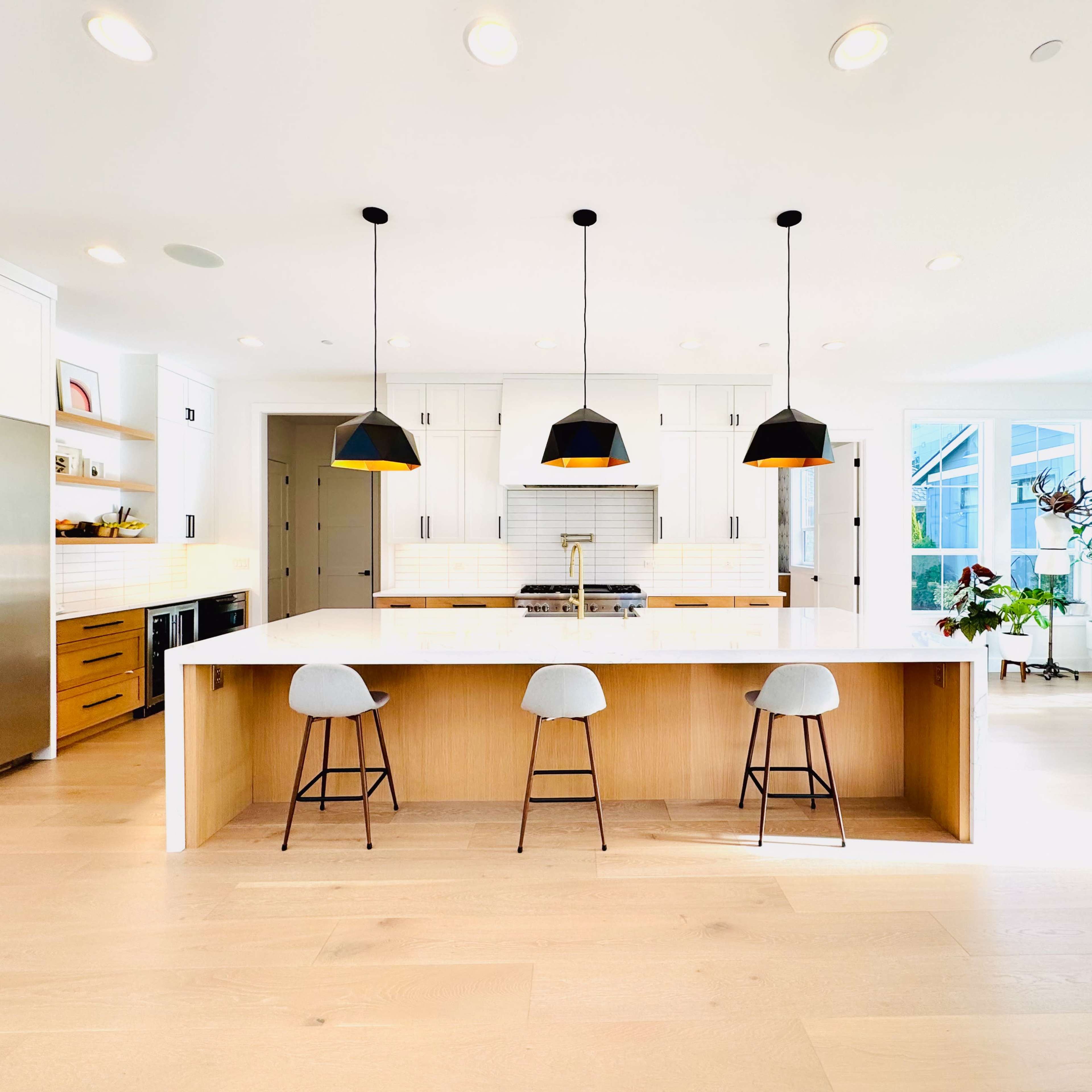Modern House with Pool | Gourmet kitchen | Luxury bathroom | Natural light | Photoshoots | Video Production | Product Demos Image in Camas, Camas, WA
