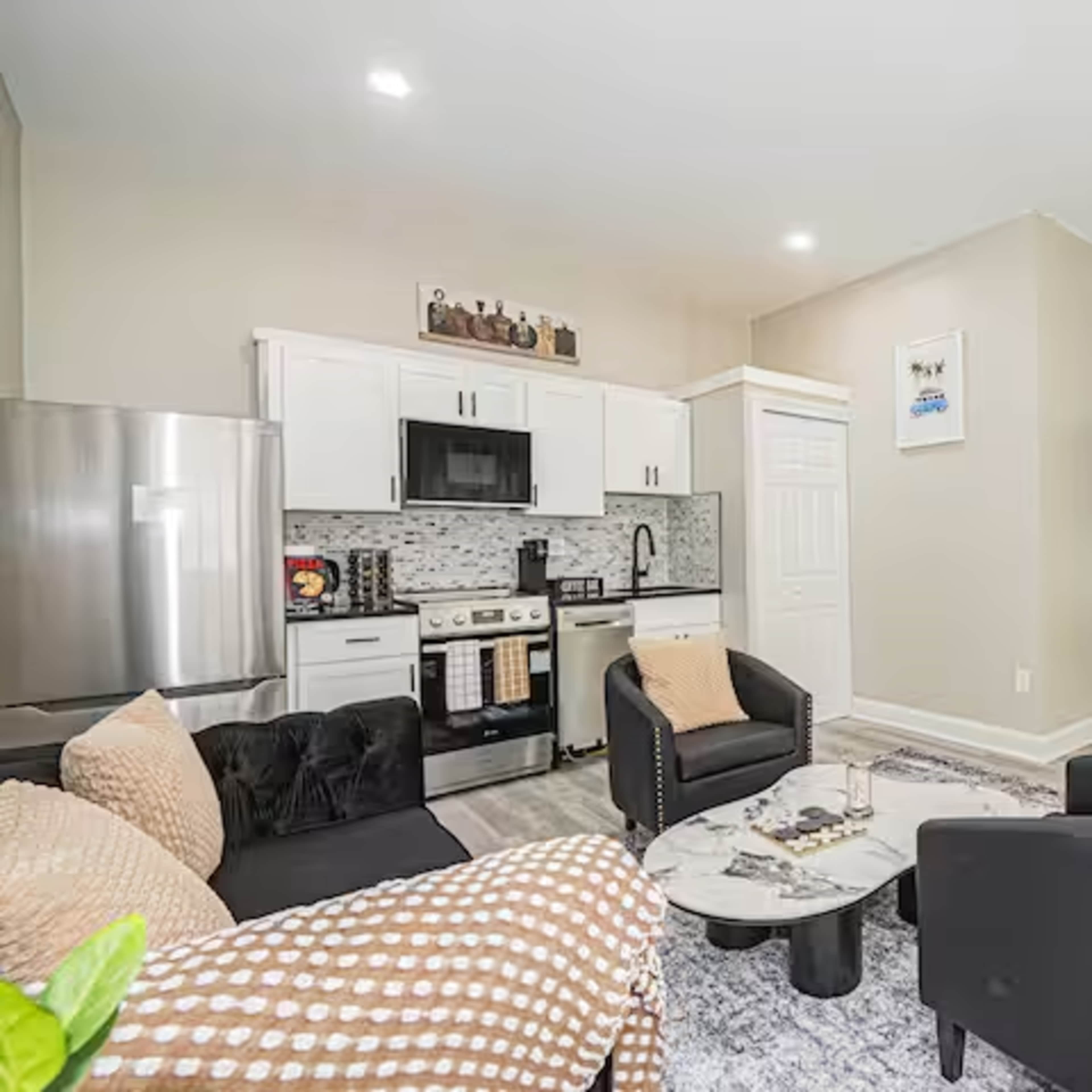 Cozy student Friendly 1BR Near UMD- Walk to Campus Image in Hollywood, College Park, MD