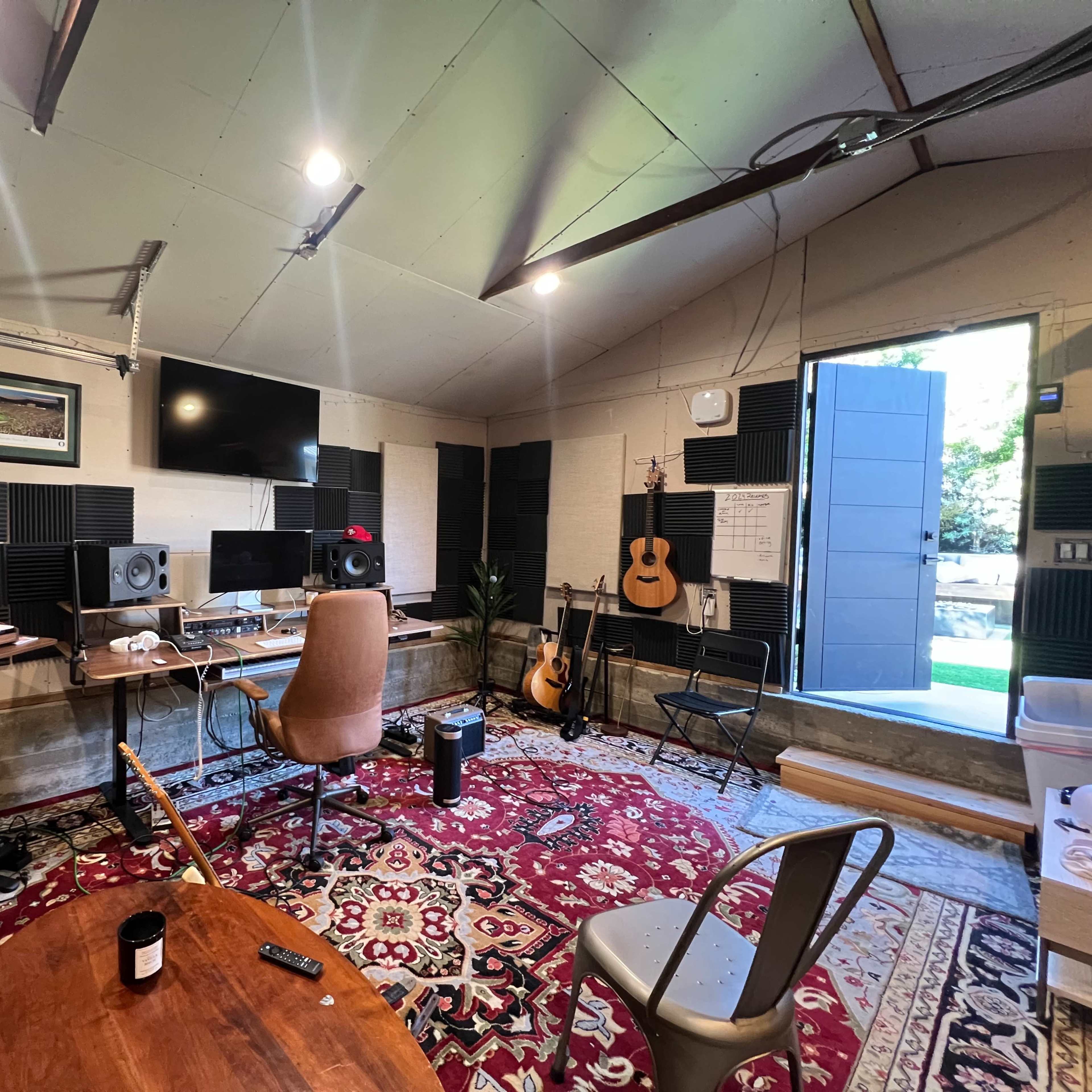 Home Music Studio. Operated by two independent artists! Beautiful tree lined Santa Monica neighborhood. Fully Equipped, comfortable, music studio seamless flow into outdoor content creation venue. all in one place to  produce/record/create content and perform! laid back, home like atmosphere. comfortable place to be inspired and create! Image in Sunset Park, Santa Monica, CA