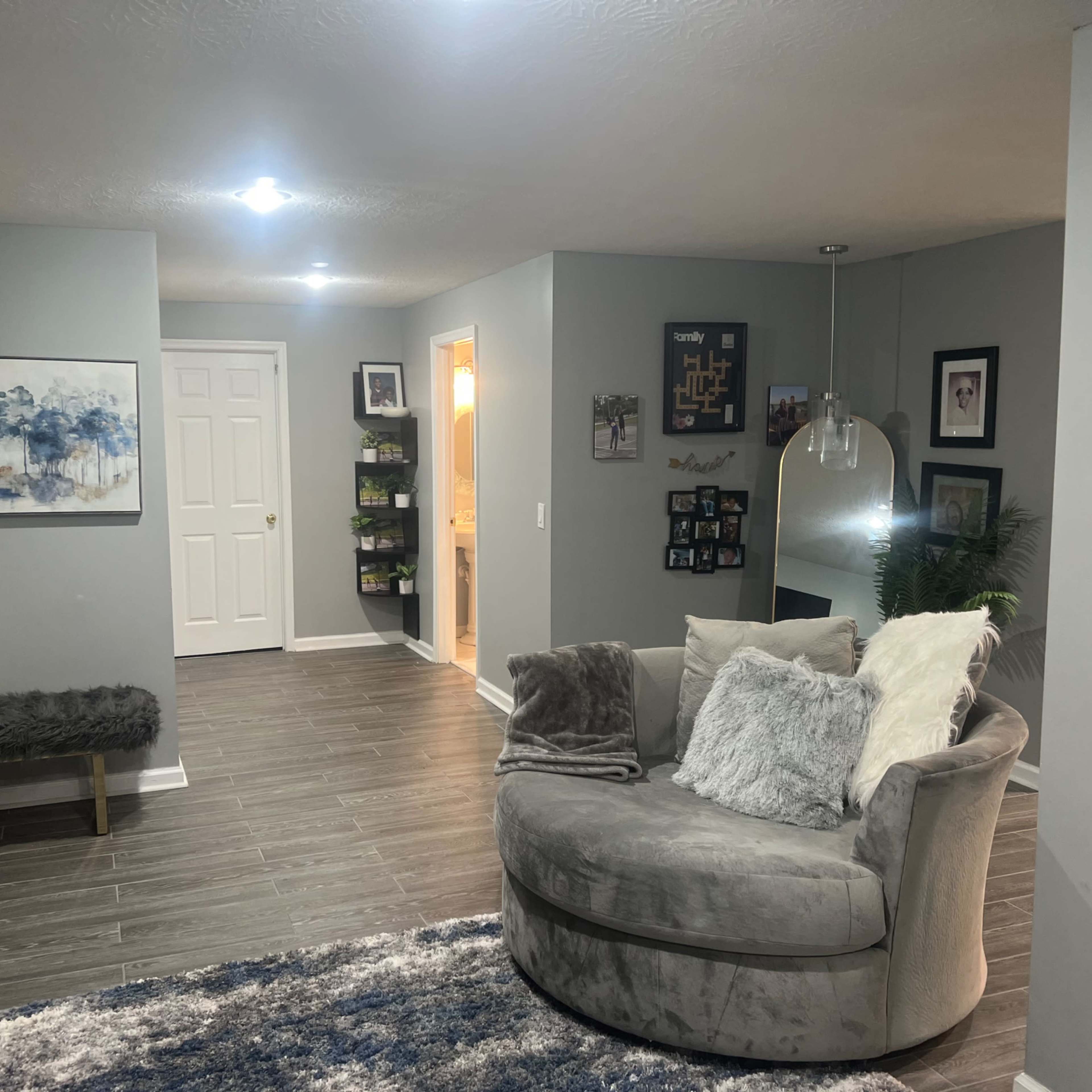 Bar & Lounge area in a beautiful, luxury home. Image in Waldorf, Waldorf, MD