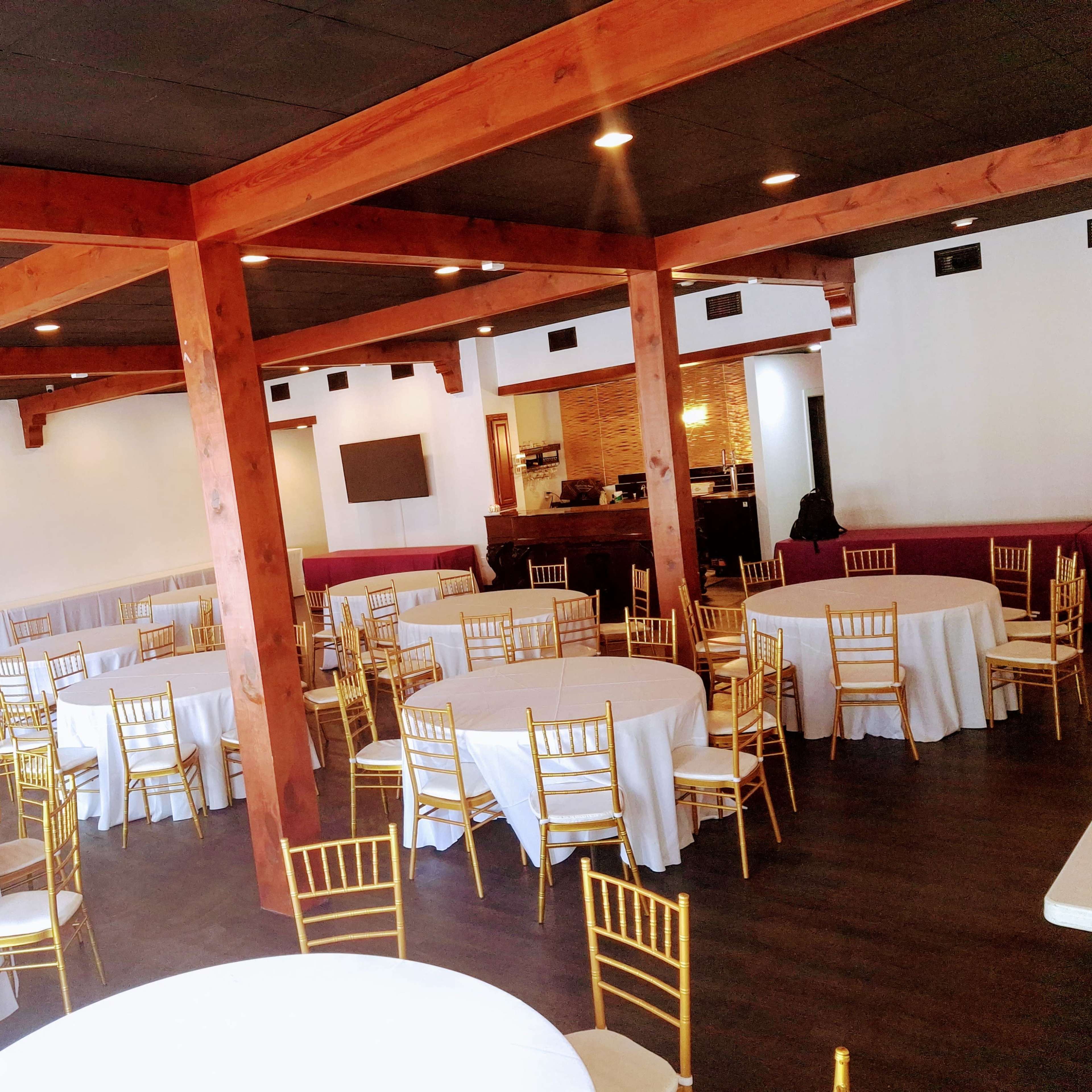 A Beautiful Venue Combines the Vibrancy of a Cityscape With Elegant and Sophisticated Design Elements Image in Dutchtown, St. Louis, MO