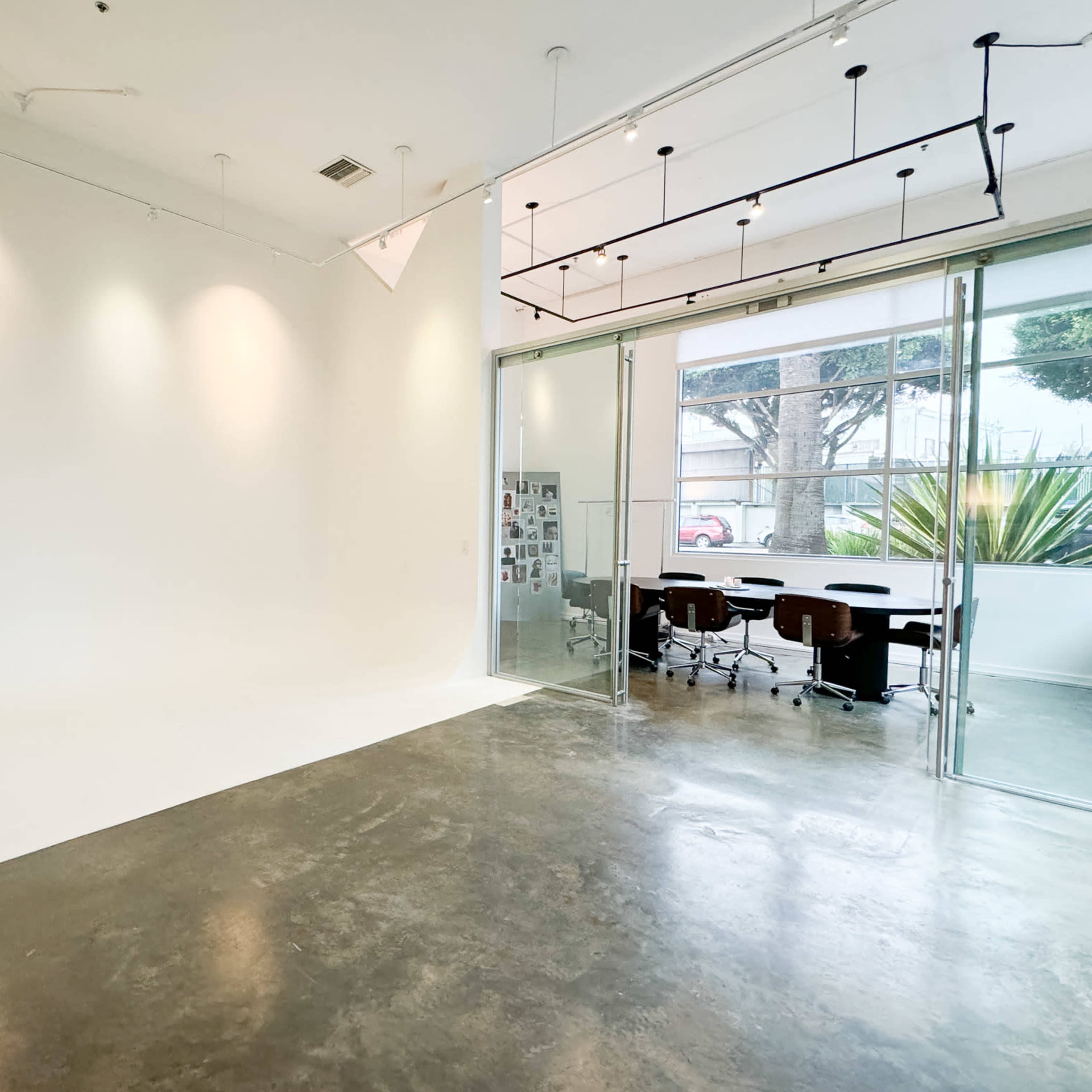 Venice Photo Studio with Beautiful Natural Light and Double Cyc Wall Image in Venice, Los Angeles, CA