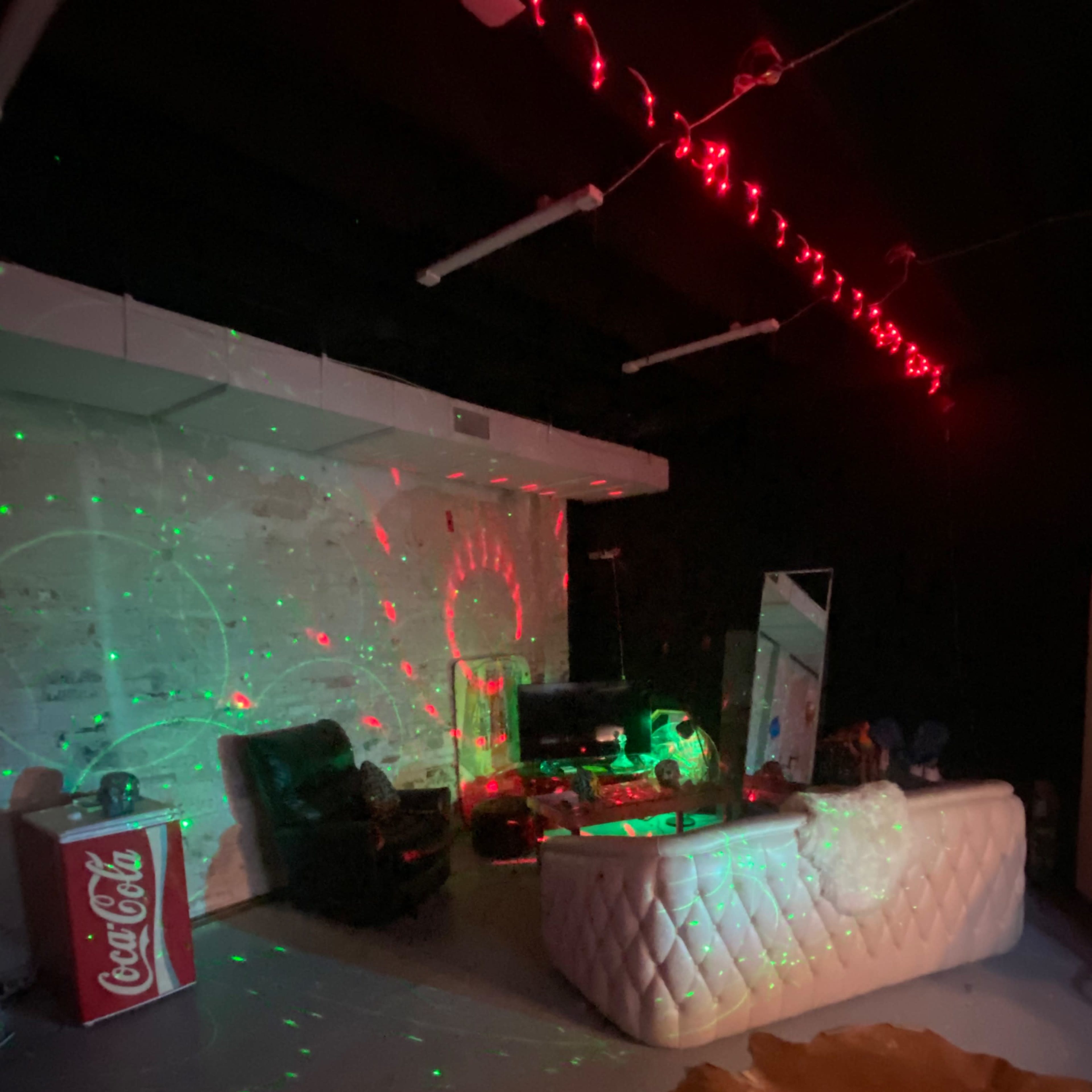 Urban Art Studio with Living Room and Kitchen Image in Cabbagetown, Toronto, ON