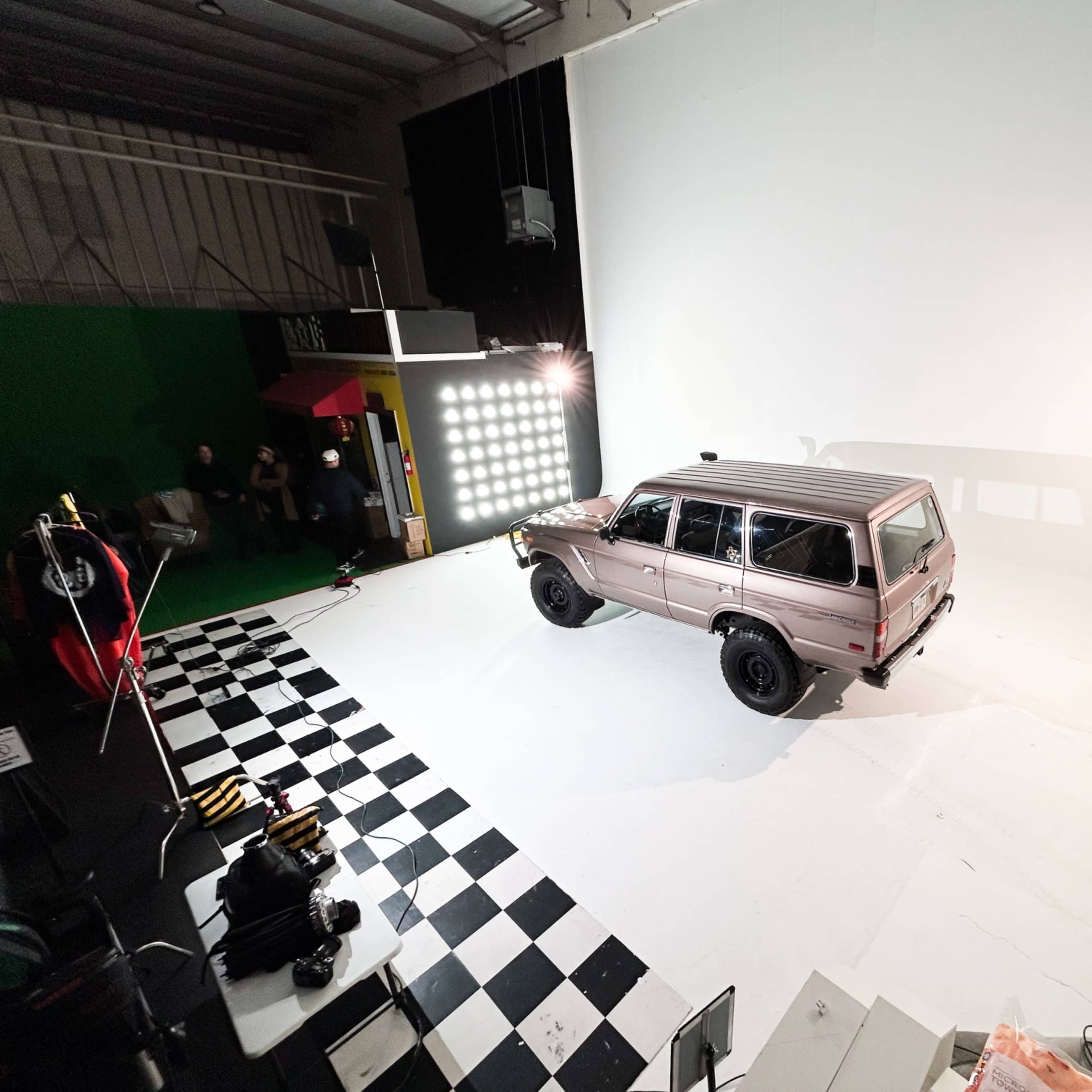 Studio perfect for #MusicVideos, #YoutubeVideos, #20vs1, #Poptheballon and any content. Image in Westside, Houston, TX