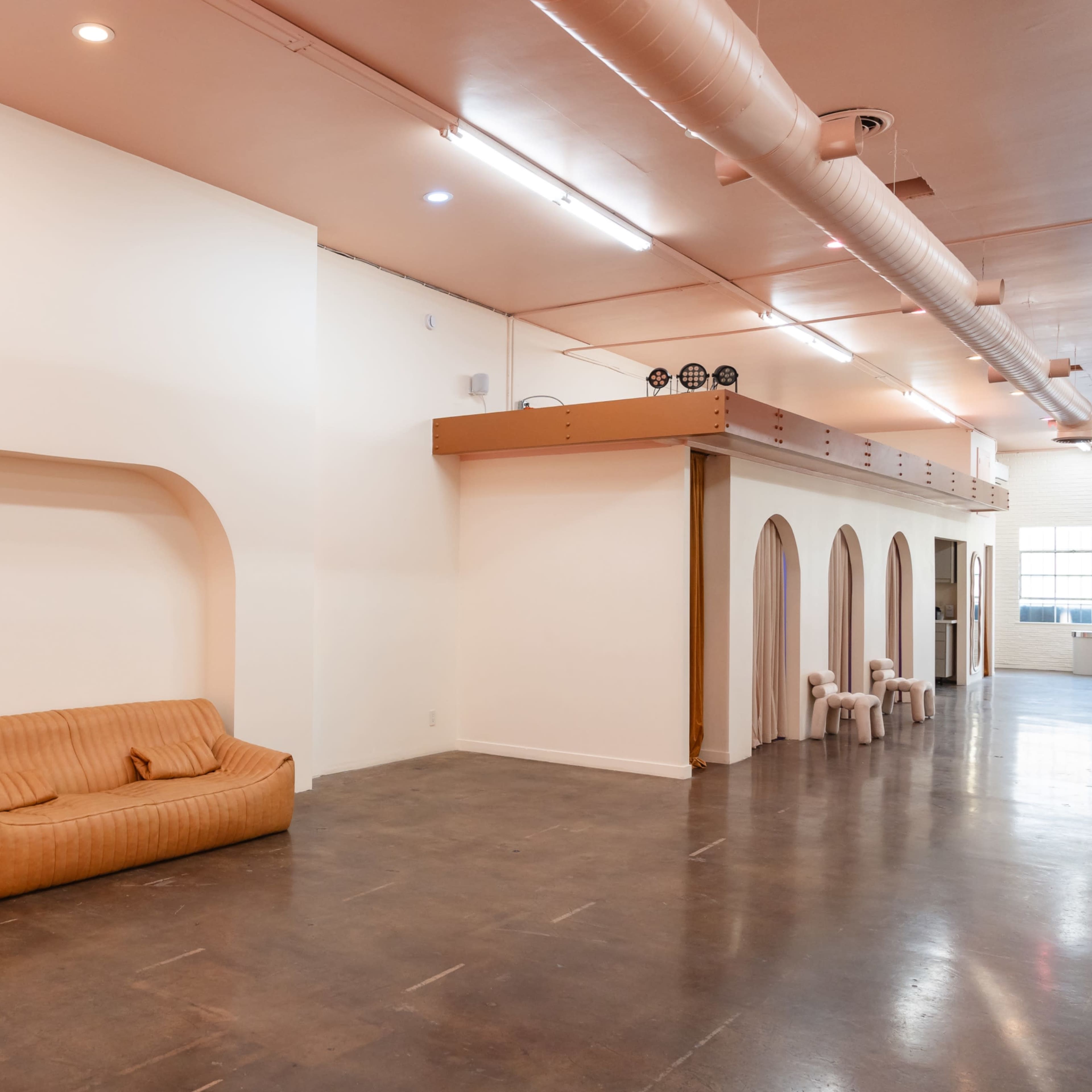 Contemporary Meeting & Event Space, 1,900 sq ft  Near Airport, Warner Bros, Disney, etc Image in Magnolia Park, Burbank, CA