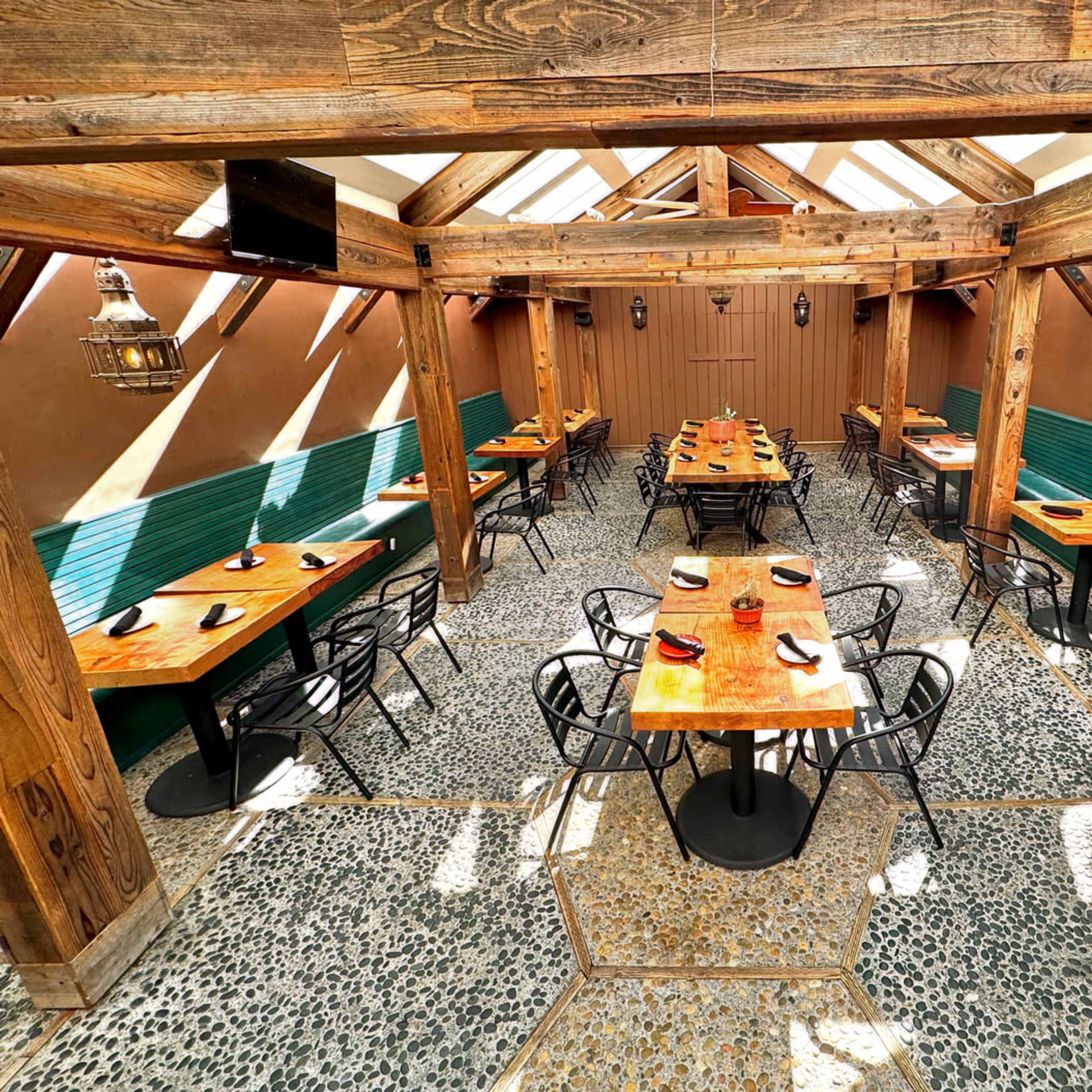Elevated Rustic Indoor Patio Image in Union Street, San Francisco, CA