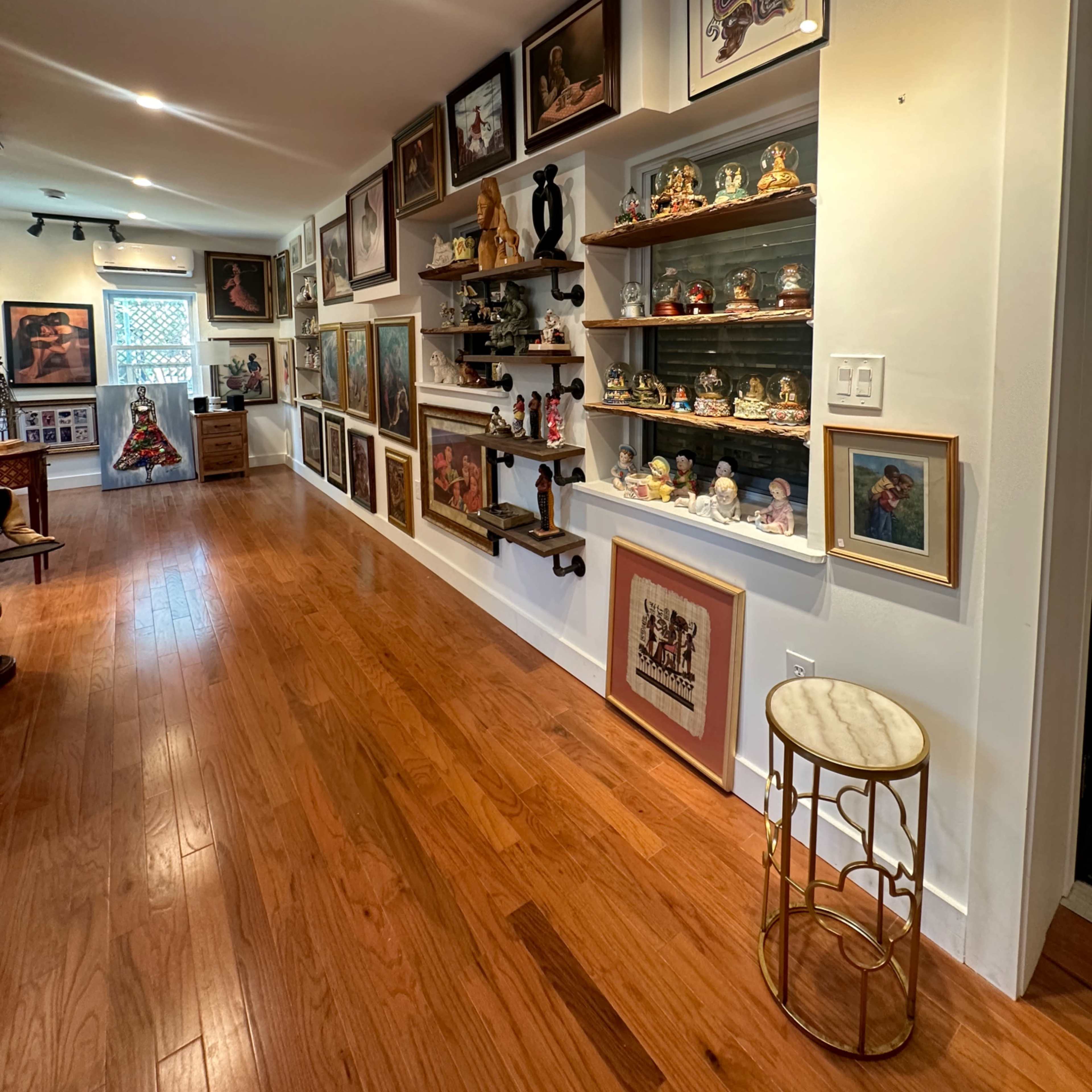 Luxurious Private Art Gallery Image in Cheverly, Cheverly, MD