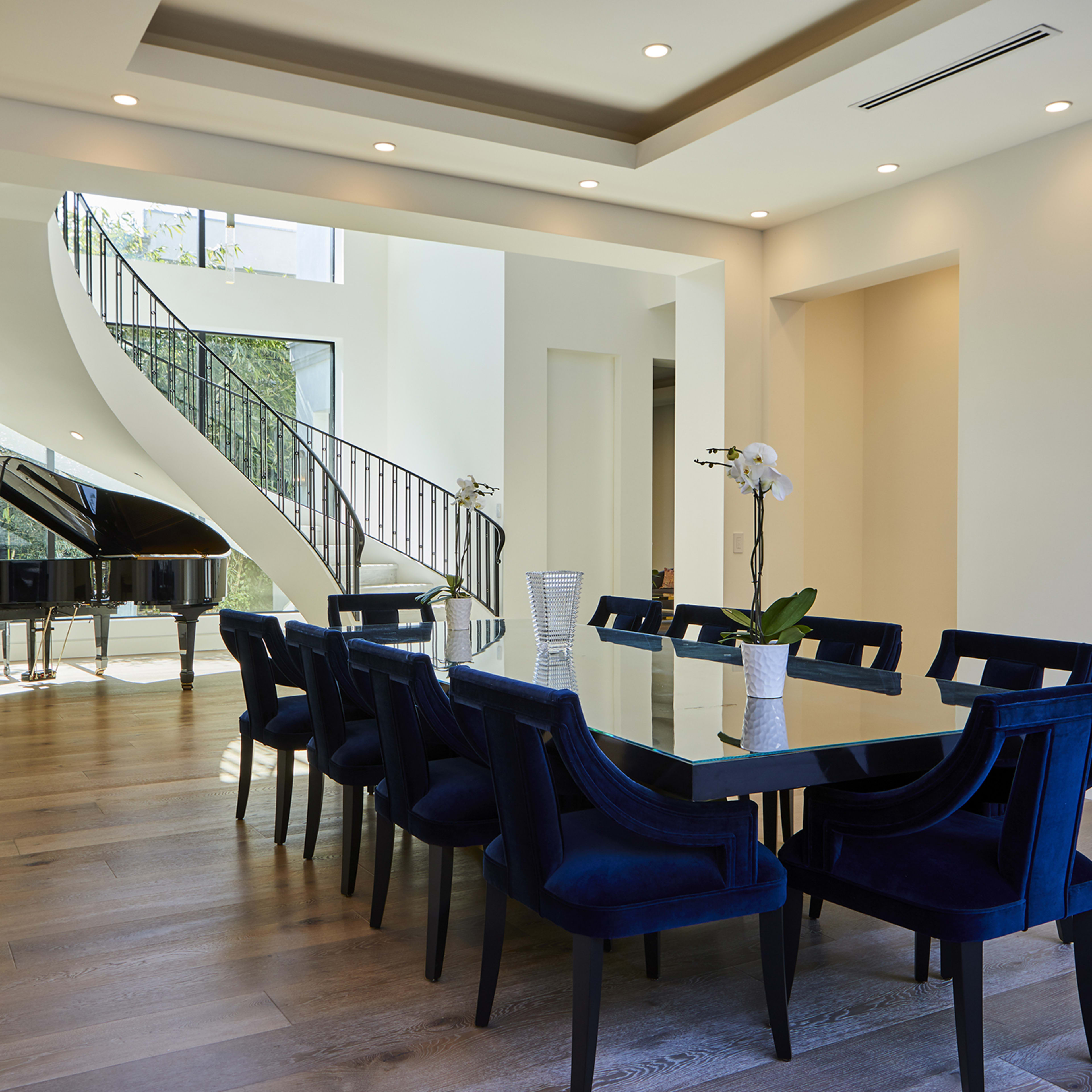 Mansion Production Set Studio Apartment Warehouse Flex Space Daylight Studio House Image in Brentwood, Los Angeles, CA