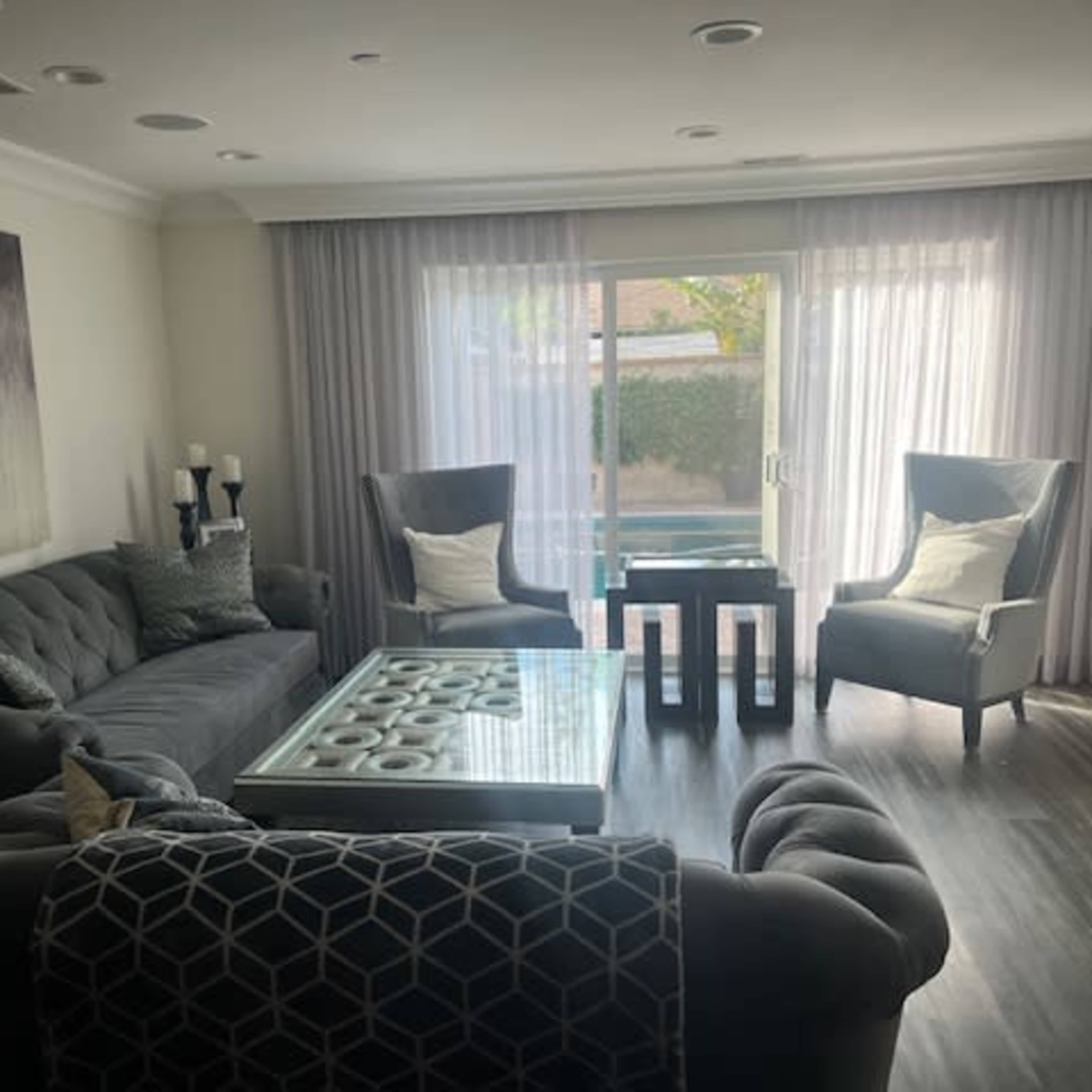 White House of the Valley, 2 story, pool access, open space Image in Van Nuys, Los Angeles, CA