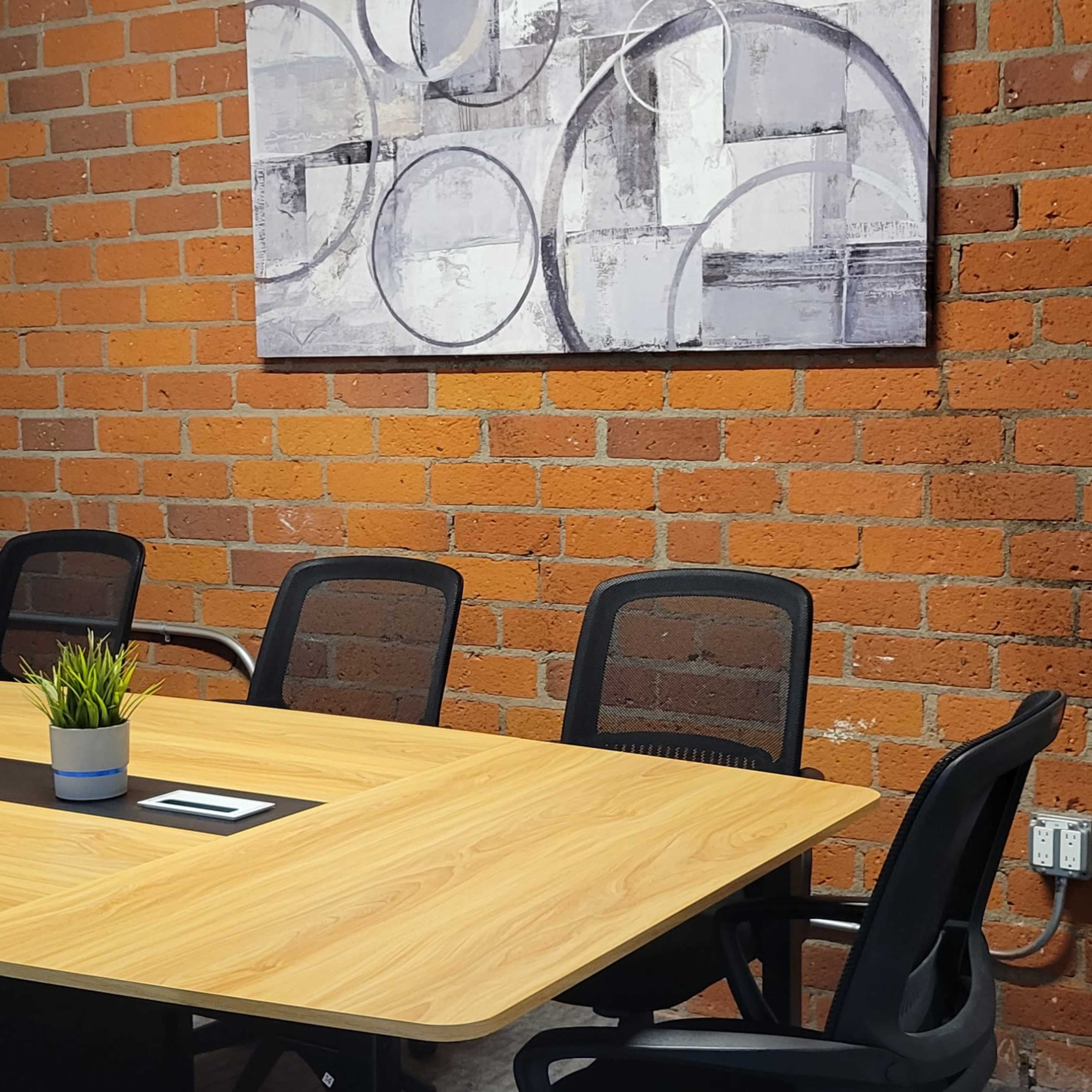 Collaborative Focus Room in a Quiet Corner Image in Bellflower, Bellflower, CA