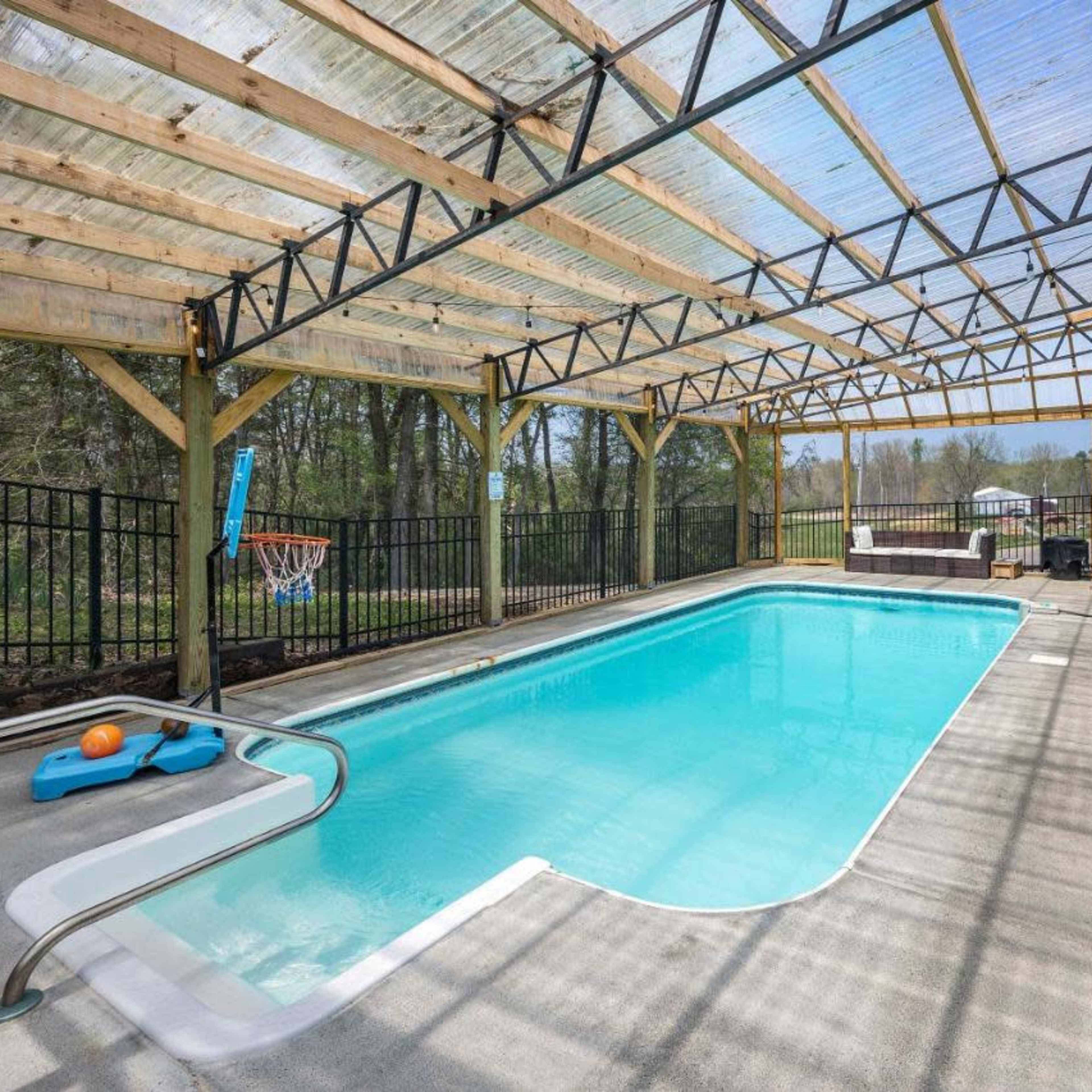 Farmville Covered Heater Pool House Image in , Dandridge, TN