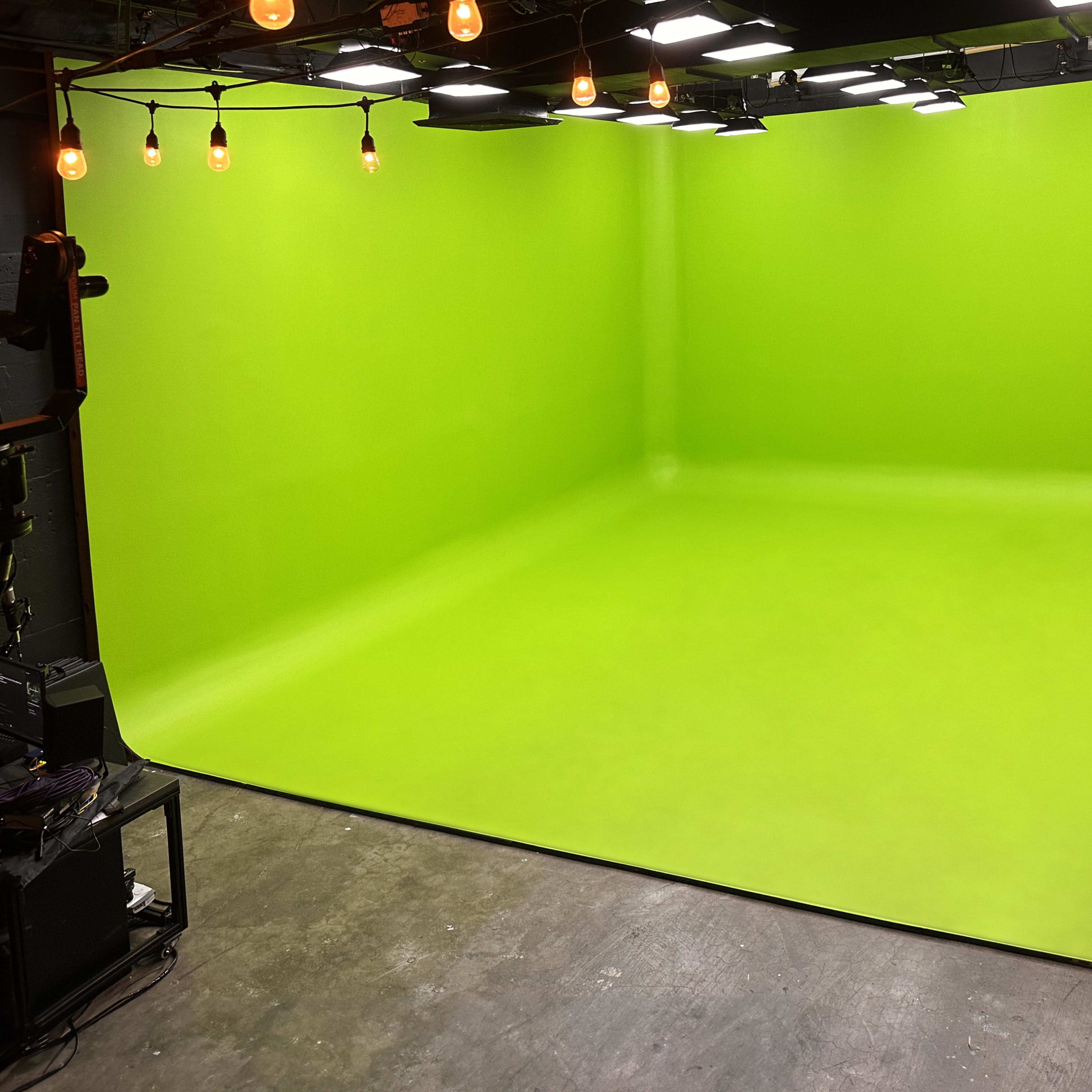 Pre-lit Green Screen / Virtual Podcast Studio Image in Pompano Beach, Pompano Beach, FL