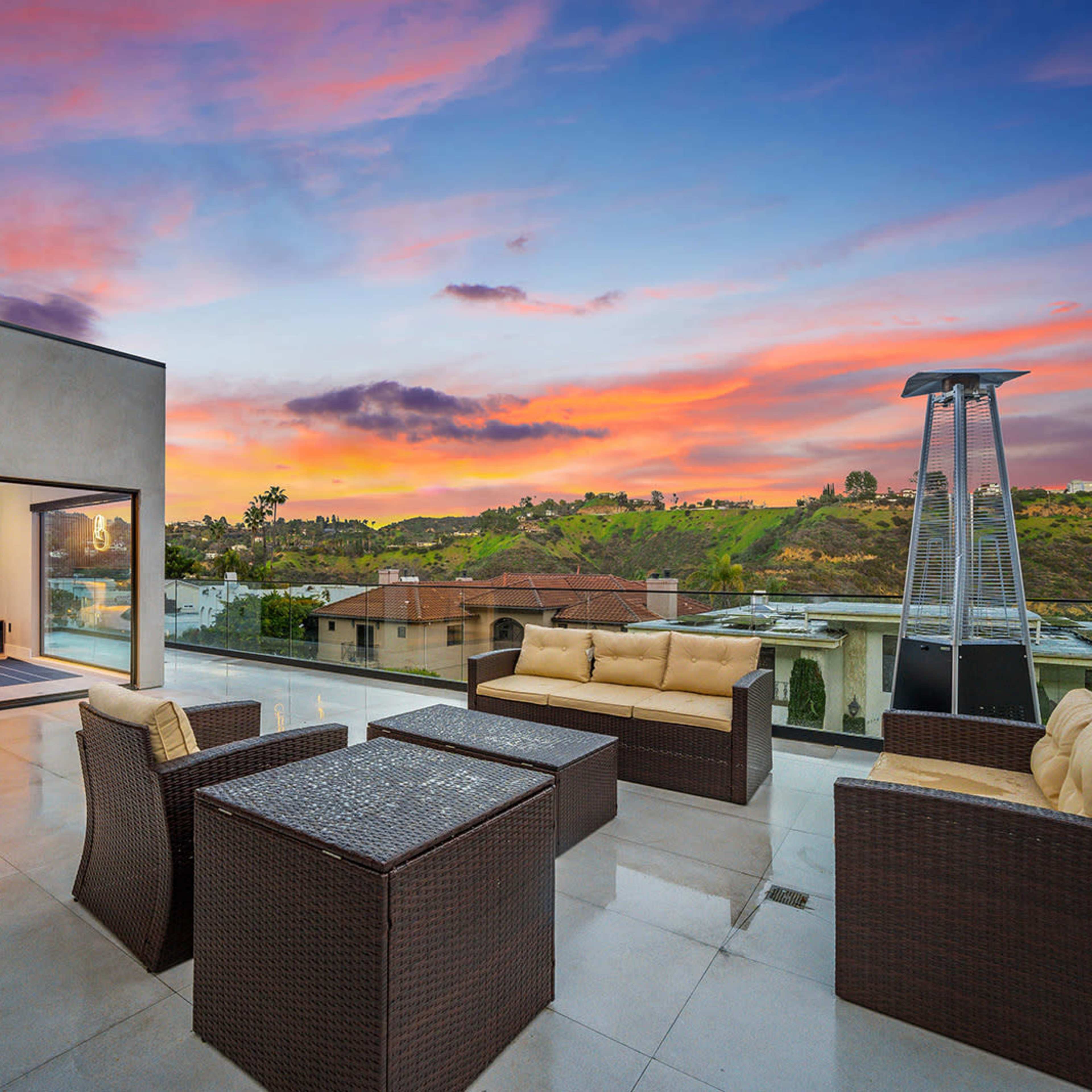 Luxurious Mount Olympus Estate w/ Rooftop Views & Impeccable Interior Design Image in Central LA, Los Angeles, CA
