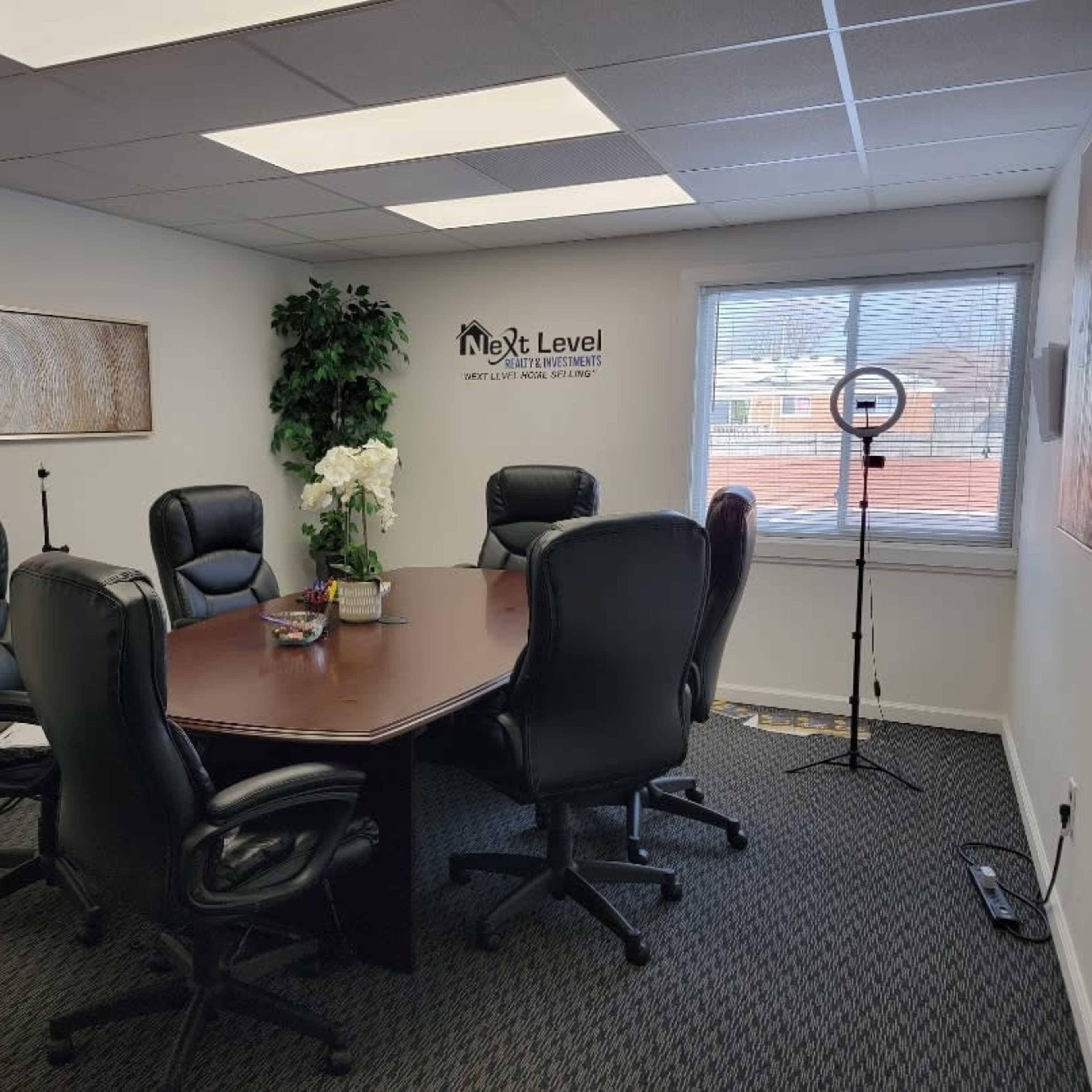 Office Space for Meetings, Content Creation, or Work Desk Image in Westland, Westland, MI