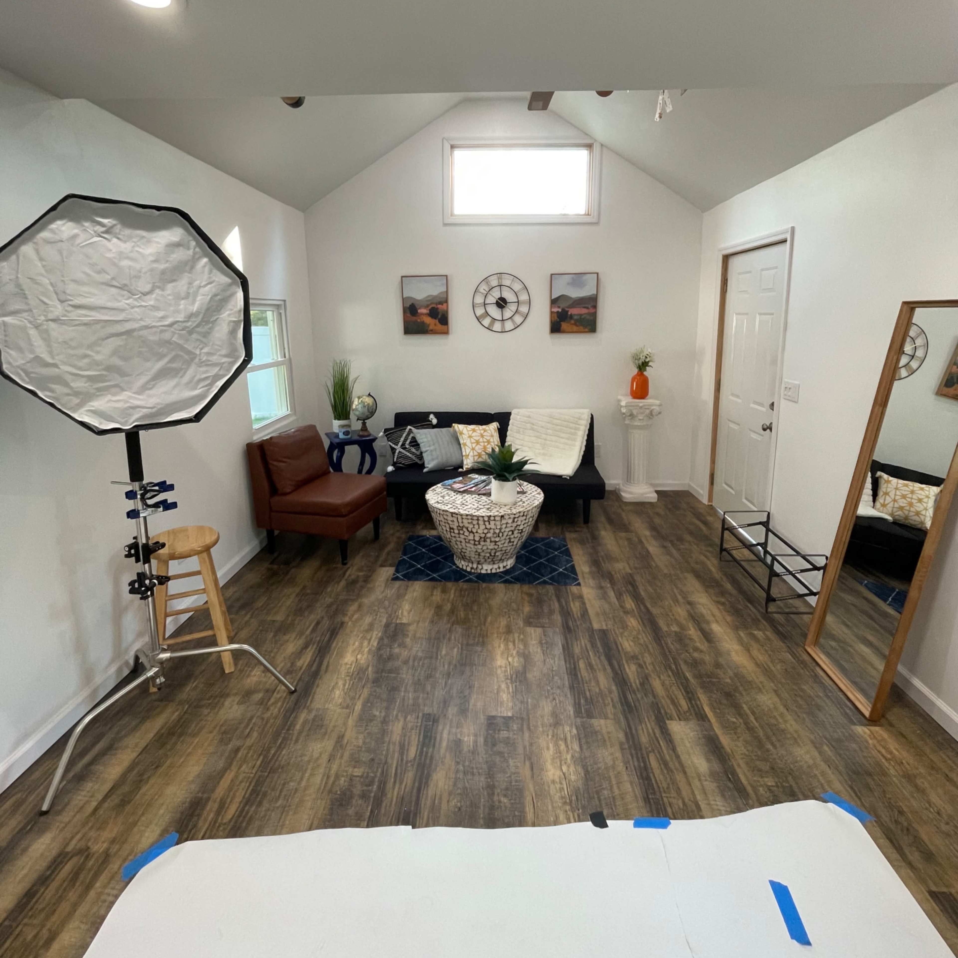 Chic Natural-Light Studio Perfect for Photoshoots, Video Shoots, Podcasts & More Image in Huntington, Dix Hills, NY