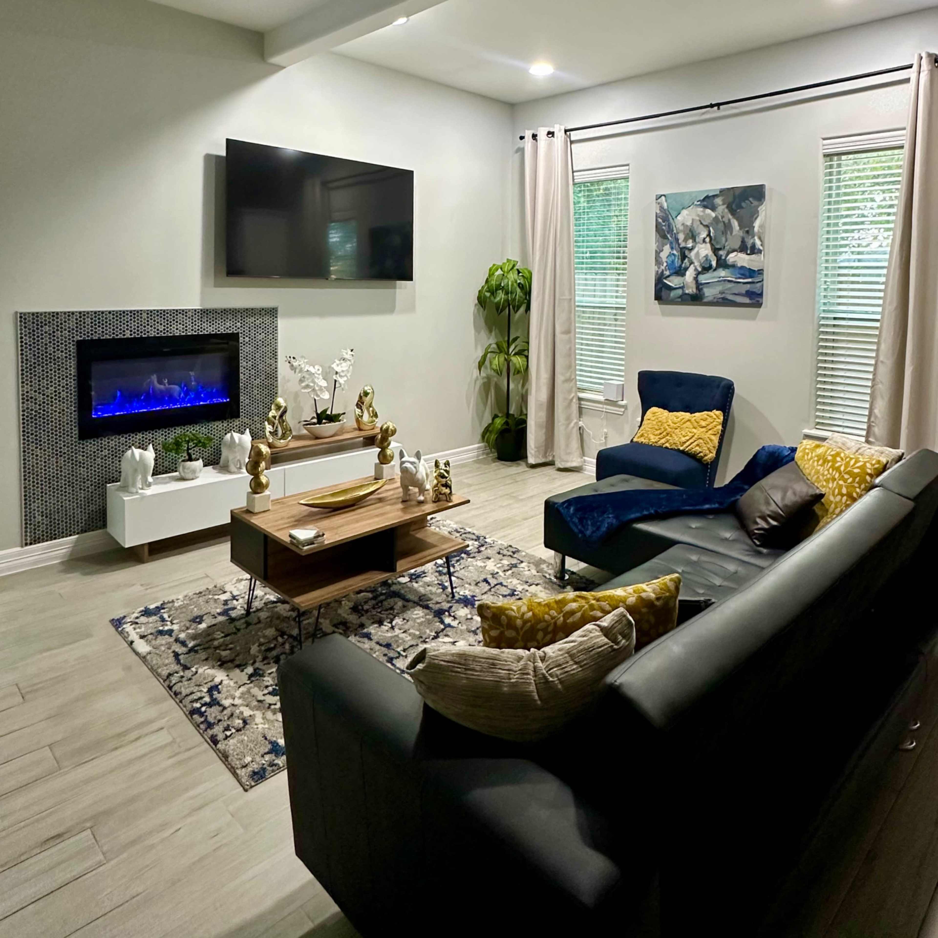 Htown Urban Retreat mins to Downtown & NRG! Image in Sunnyside, Houston, TX