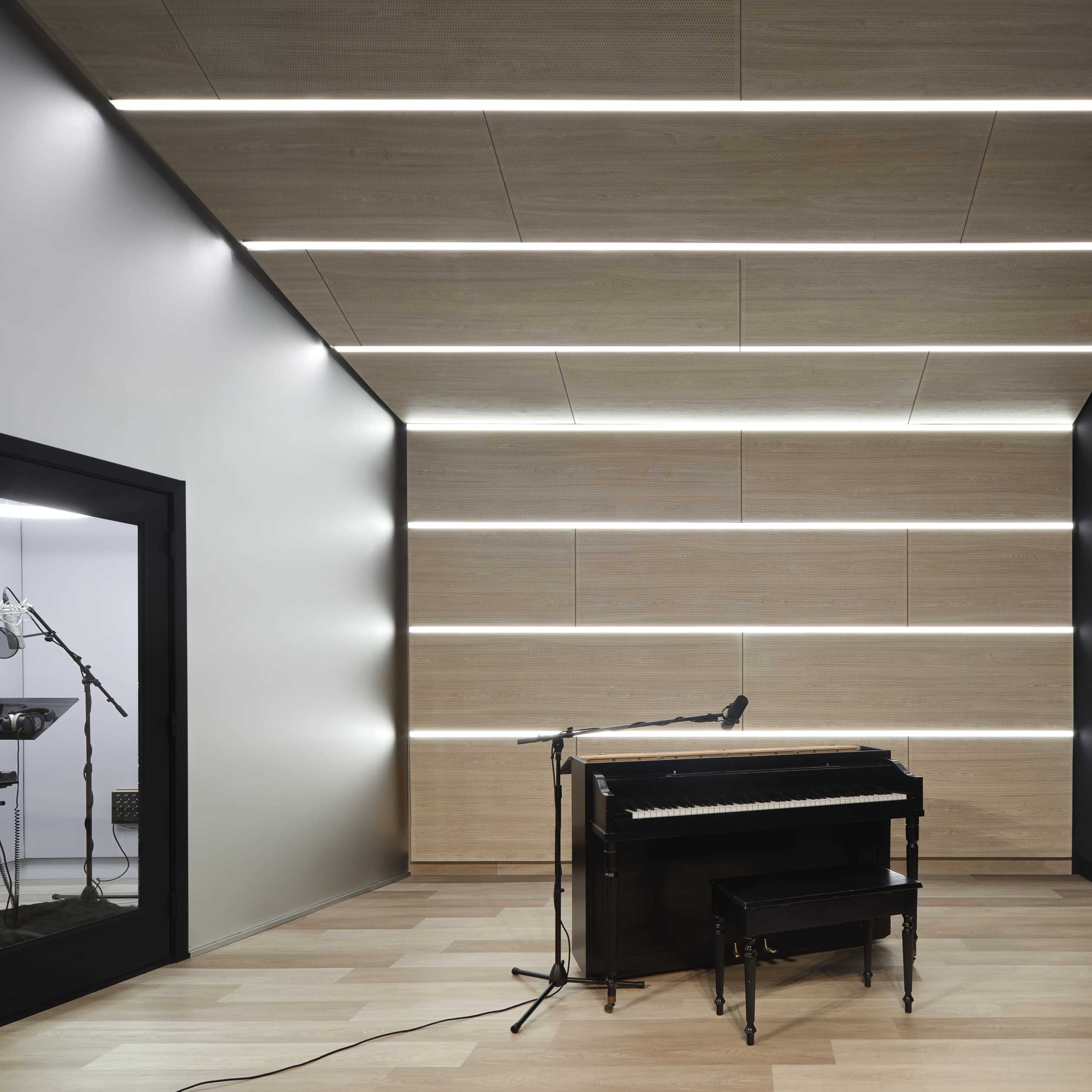 Clean & Modern Recording Studio Image in Bermondsey, Toronto, ON