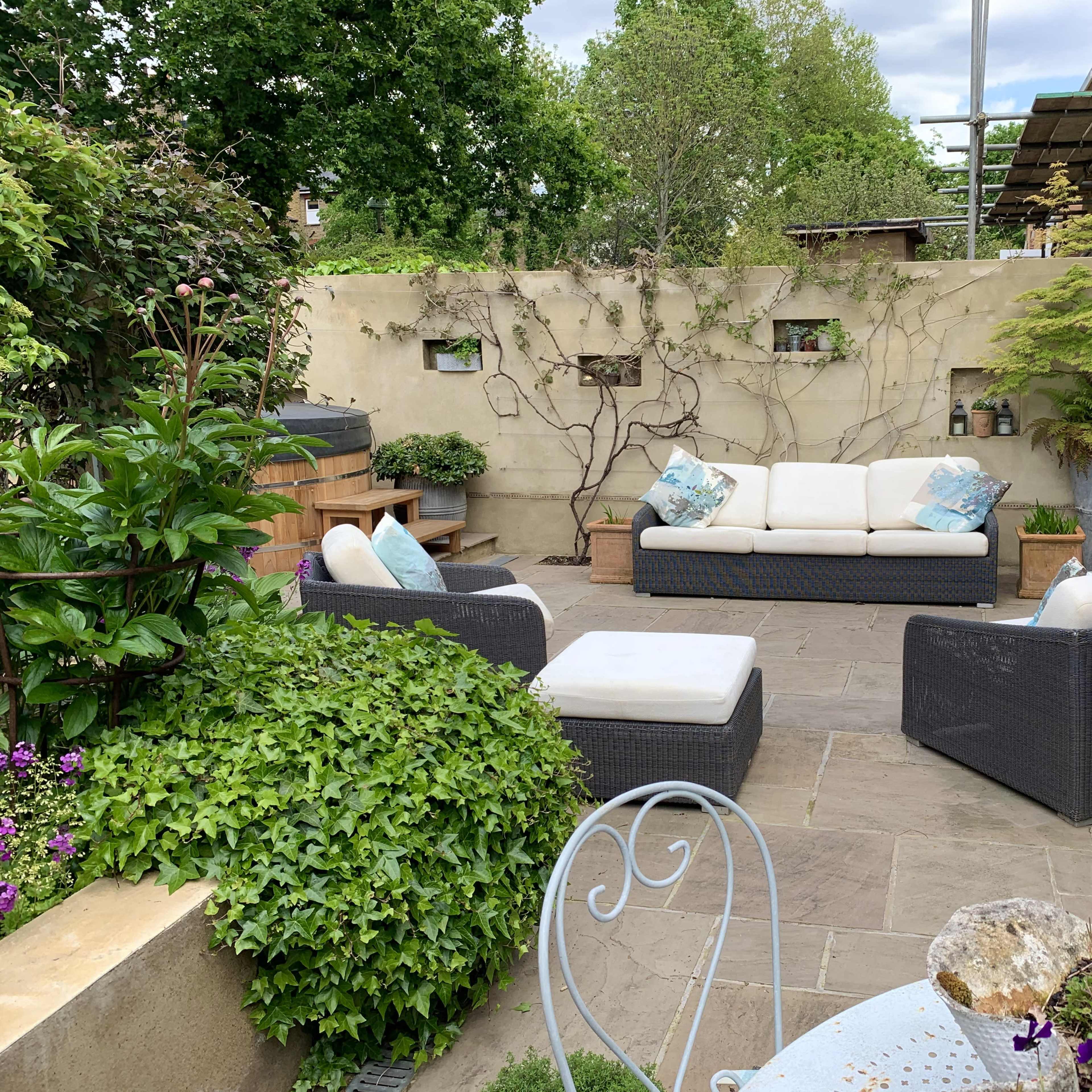 Family Home in Streatham With Modern Kitchen and Hot Tub Image in Lambeth, London, England