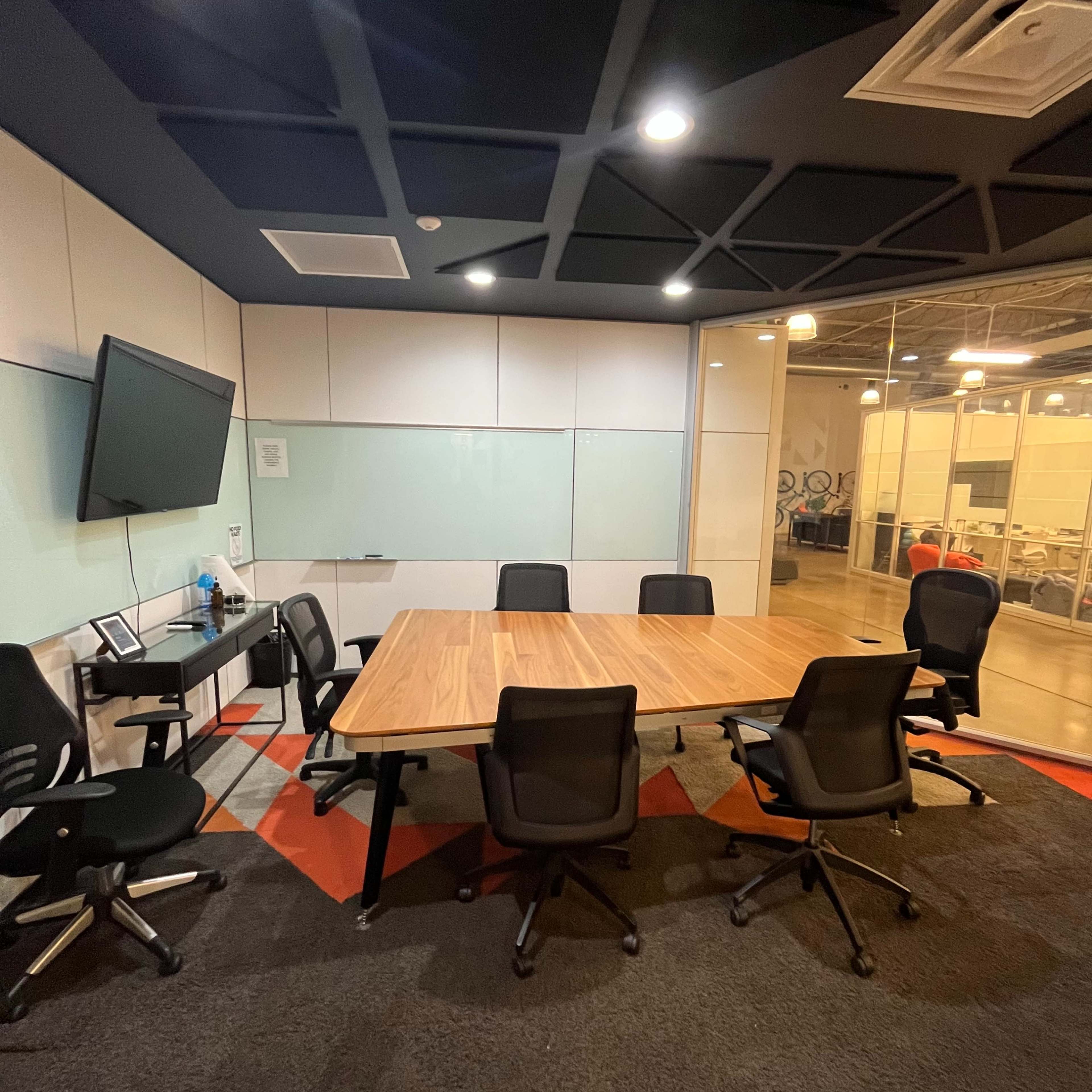 Spacious 6-8 Person Meeting Room Image in Second Ward, Houston, TX