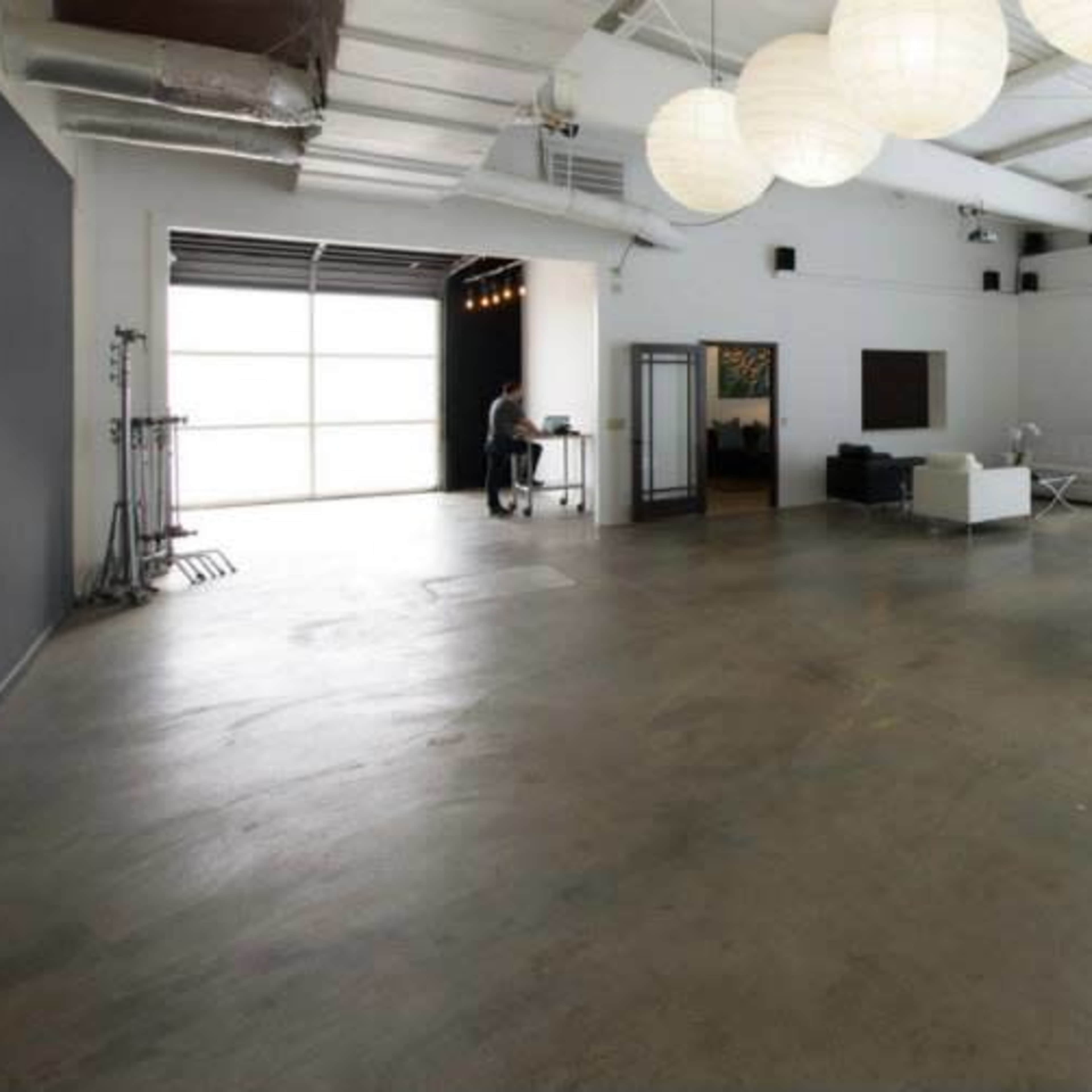 Large natural light Photo / Video studio with blackout options. White cyc wall area in Studio A & B. Located near historic Franklin Tennessee with shopping, restaurants / bars.  Back lot studio. Image in Franklin, Franklin, TN