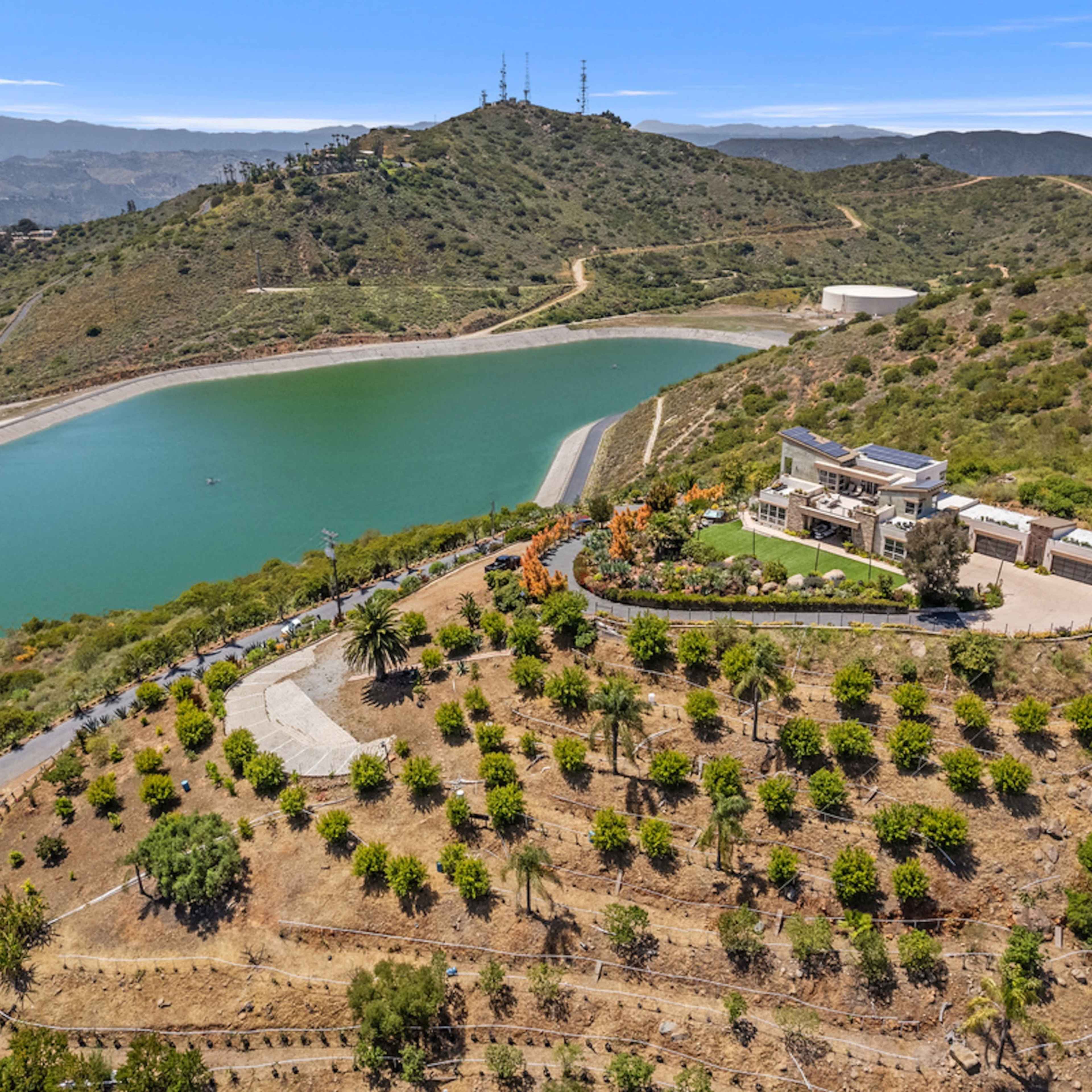 Modern villa with an incredible mountain view overlooking agricultural landscape Image in , Fallbrook, CA