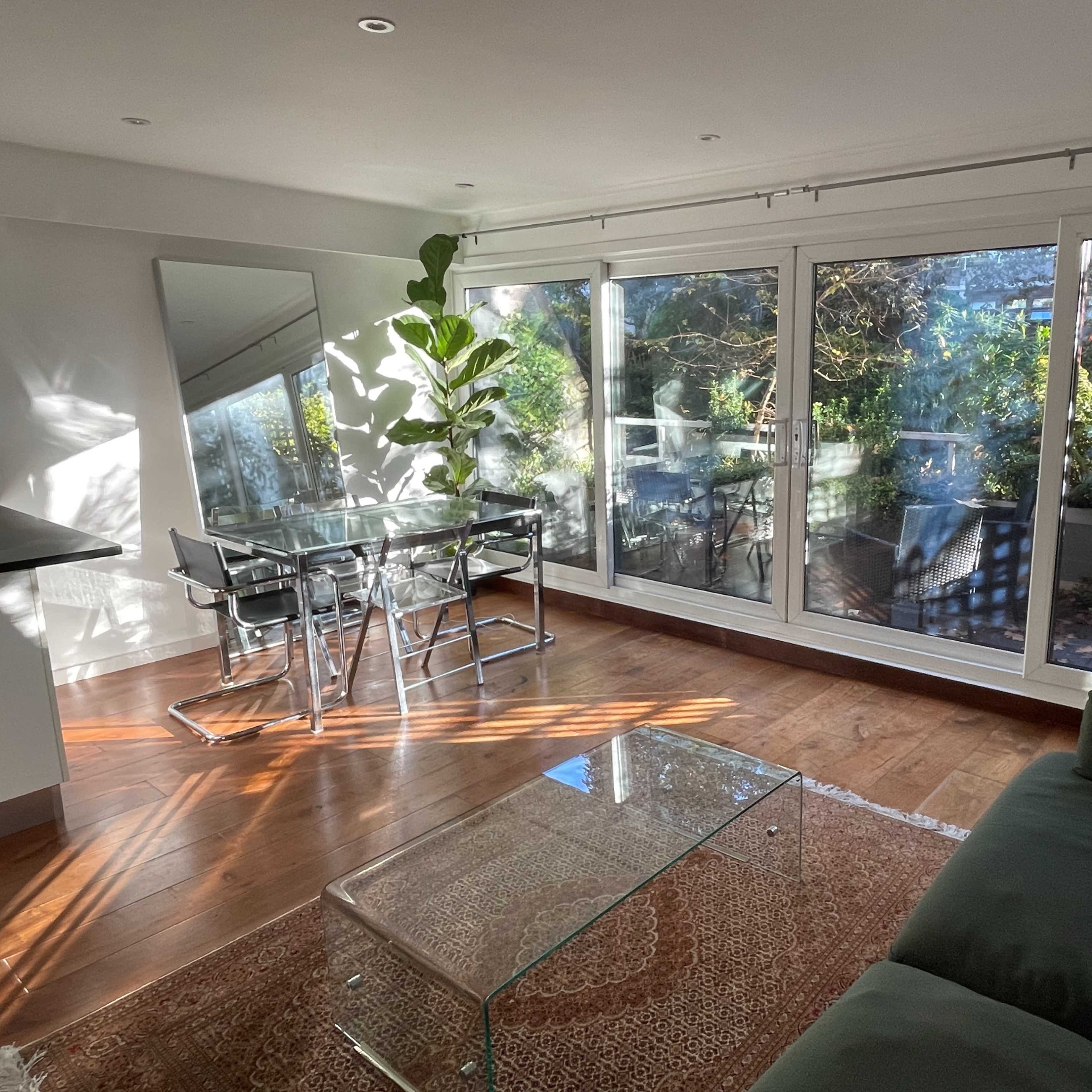 Serene Modern Oasis Apartment Home Image in London, London, England