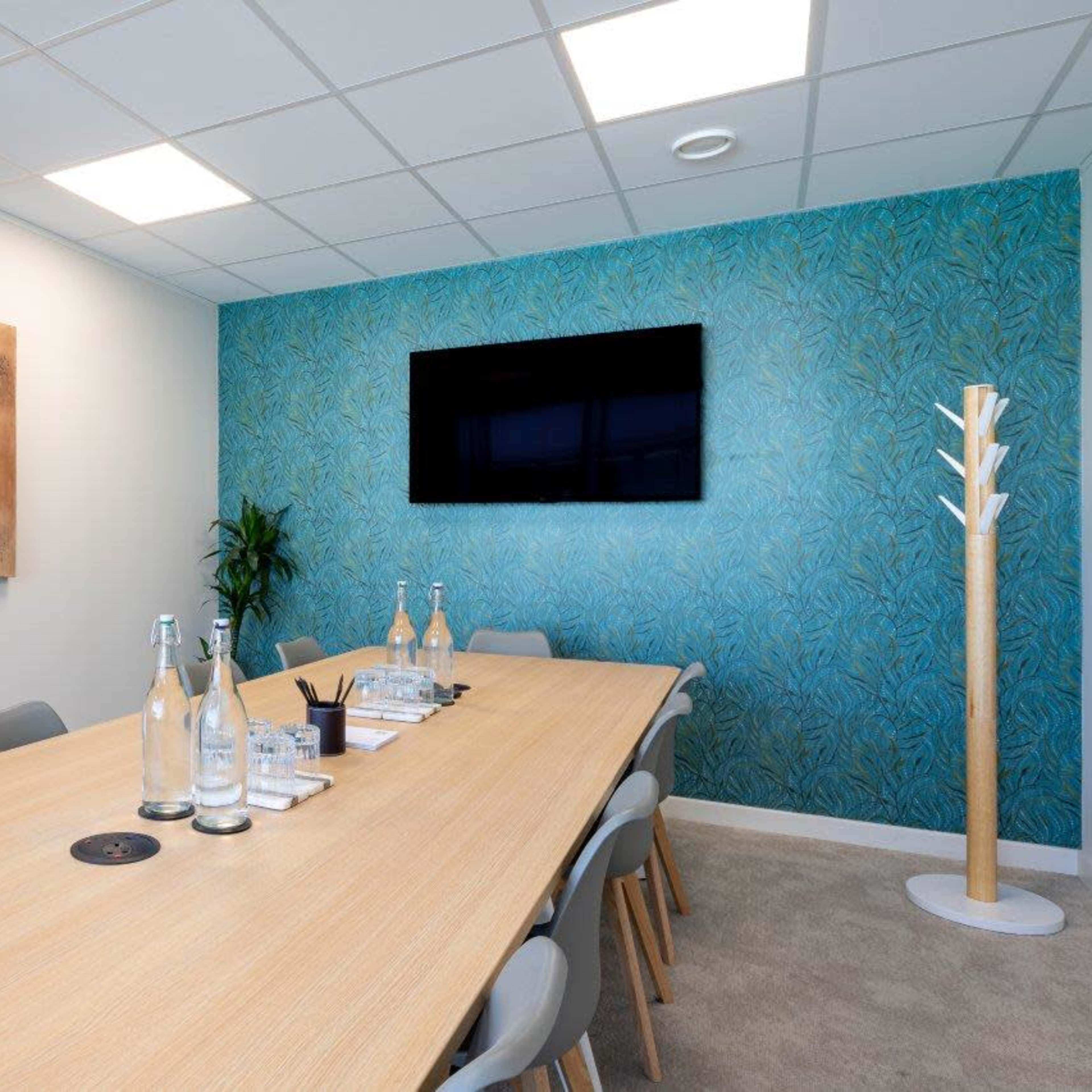 Meeting Room for 10 Attendees in Tottenham Court Road - Knowles Image in Fitzrovia, London, England