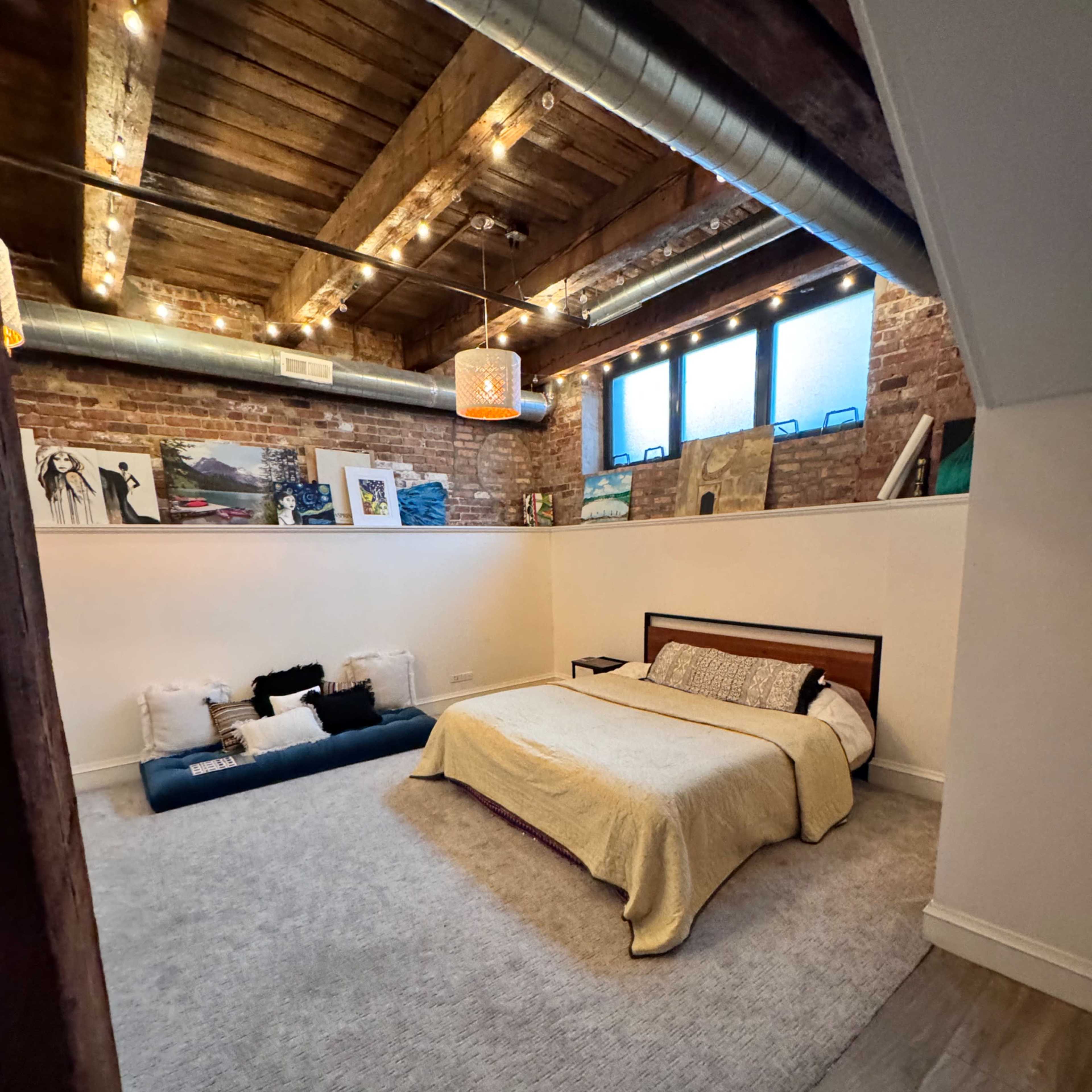 Downtown Spacious Industrial-Timber Loft Image in Lower West Side, Chicago, IL