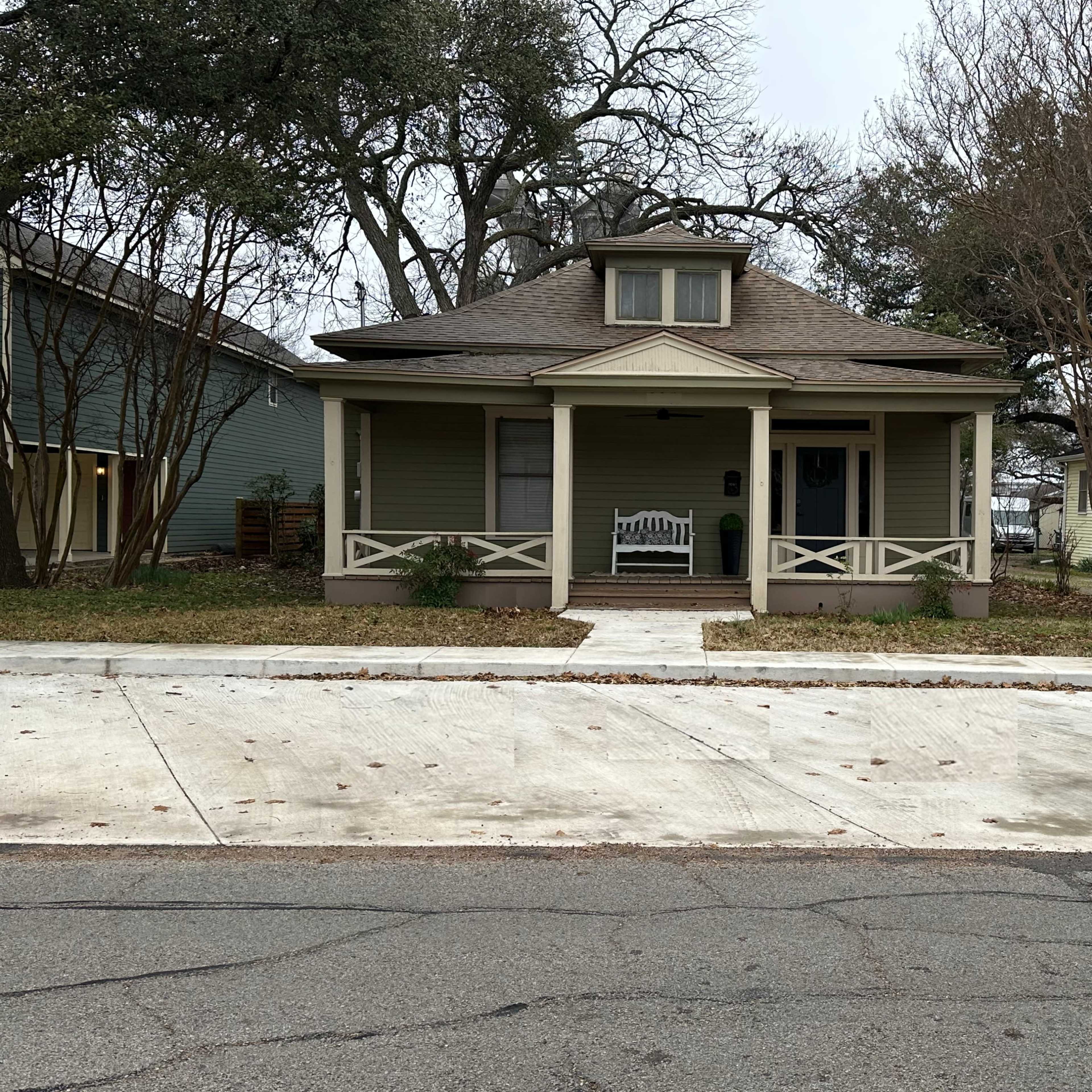 The House on Pleasant Street Image in Hillsboro, Hillsboro, TX