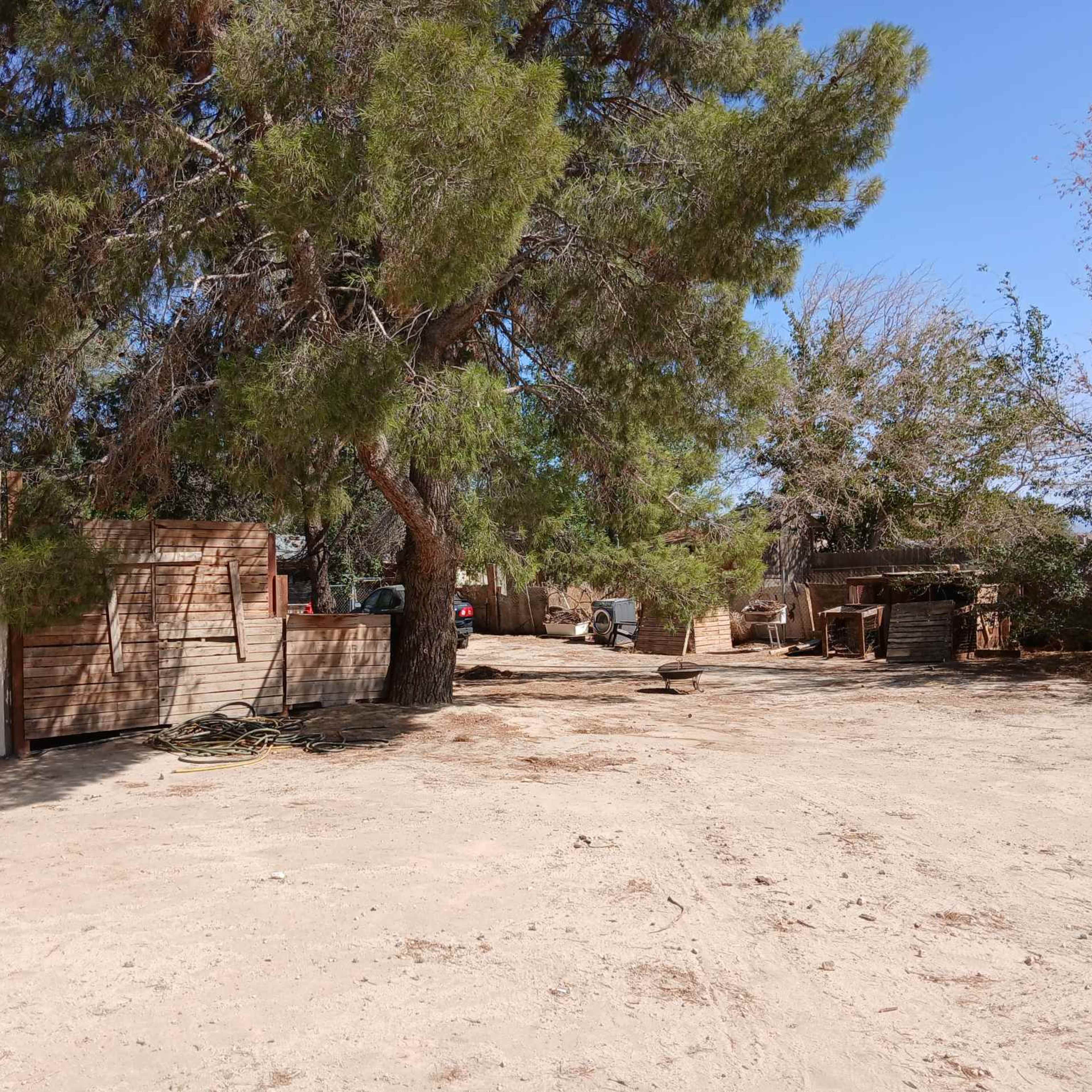 Downscale Desert backyard with campers, etc. Image in Lake Los Angeles, Lake Los Angeles, CA