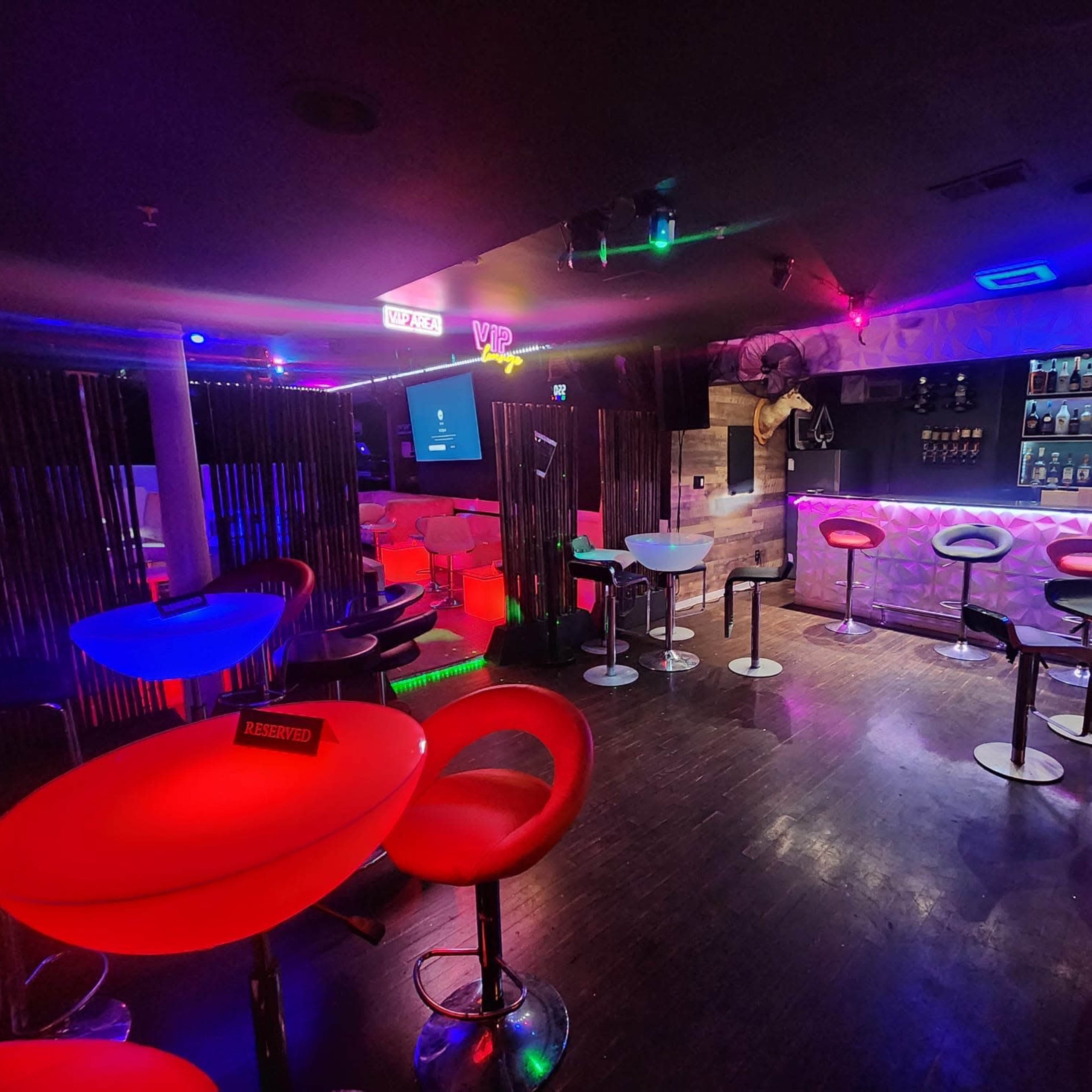Private Lounge Space Image in Queen Anne Estates, Bowie, MD