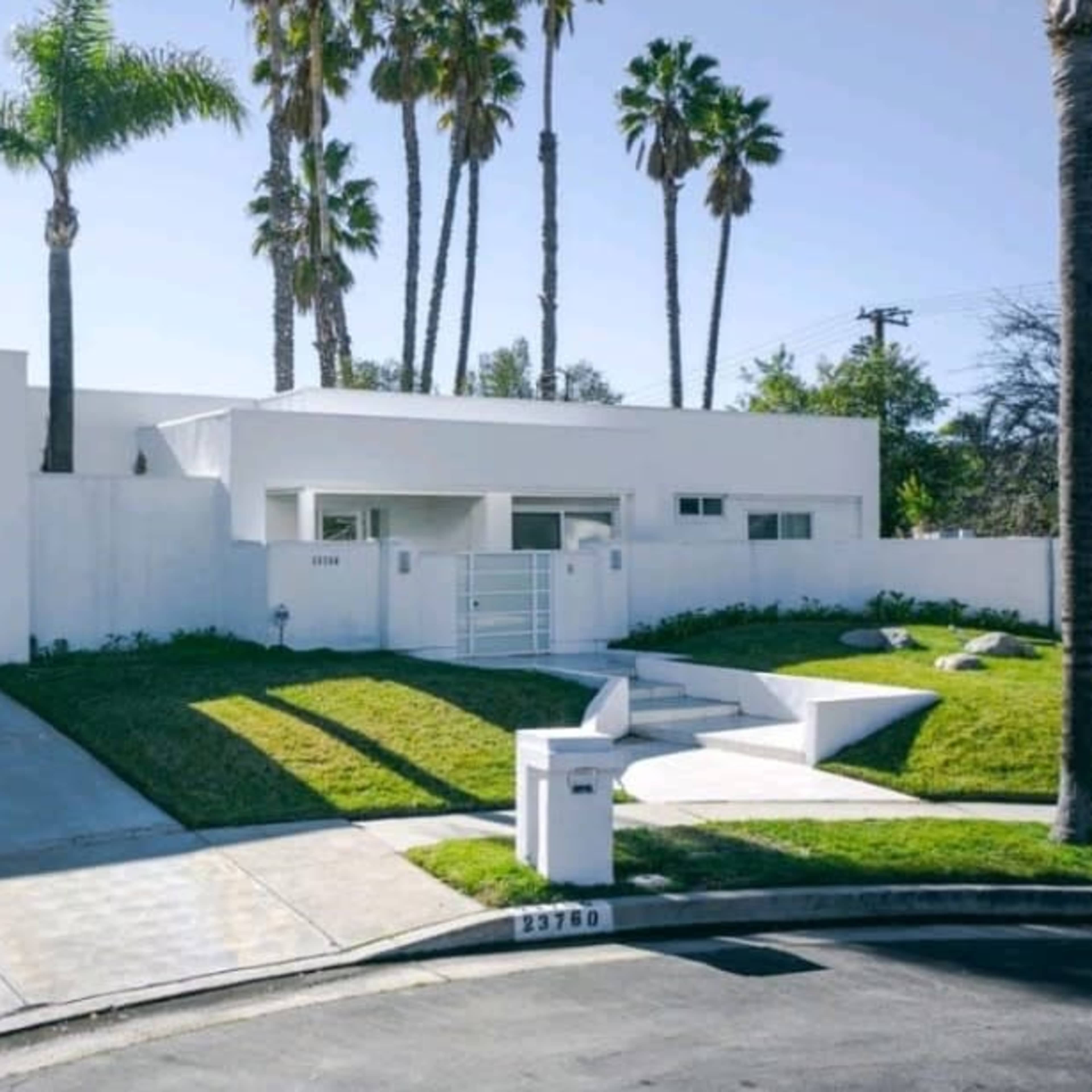 Modern Single Story Home with Large Mountain View Image in Woodland Hills, Los Angeles, CA