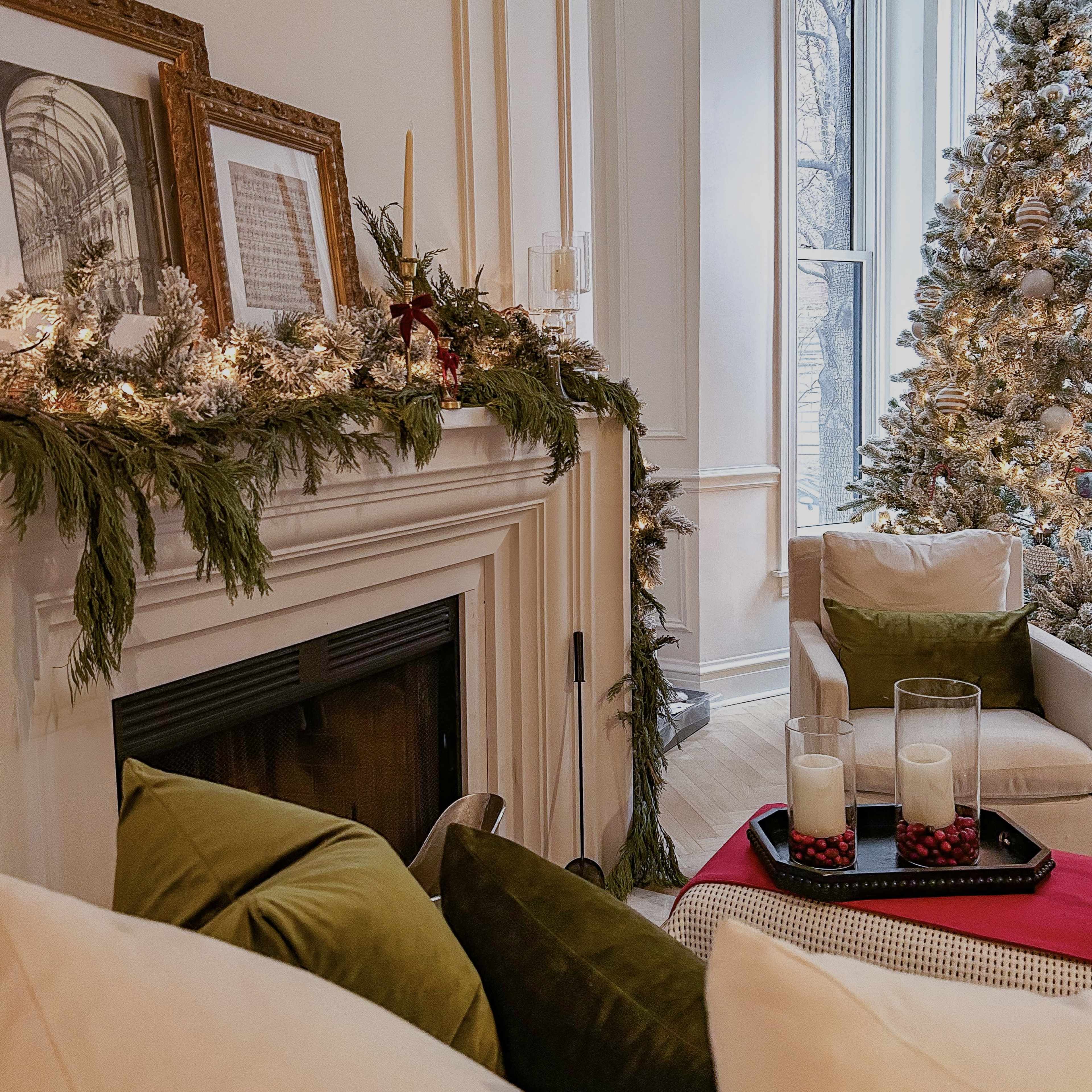 The Holiday House- Chicago Classic Row Home for Styled Shoots Image in Near North Side, Chicago, IL