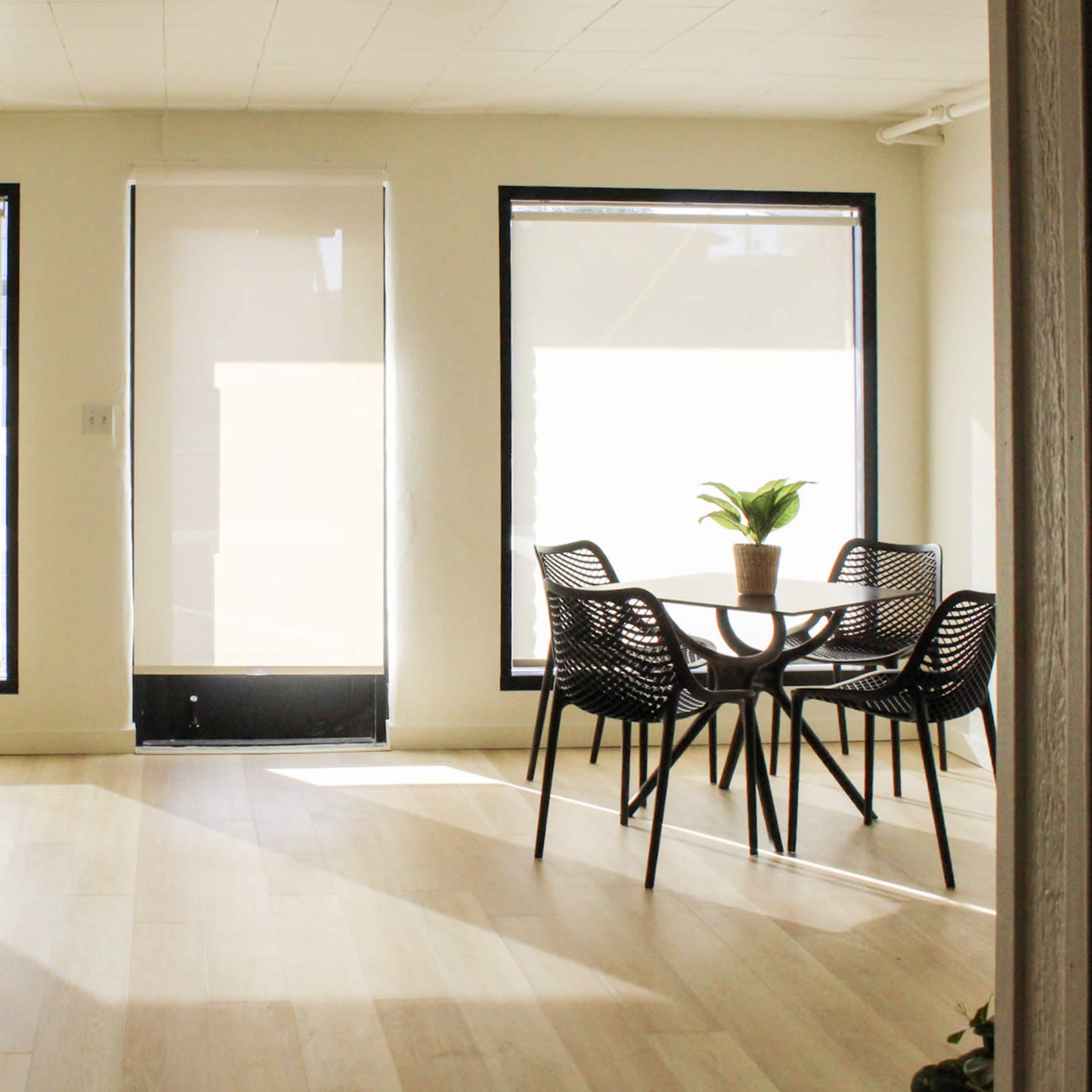 Urban Studio with Beautiful Natural Light Image in Camelback East Village, Phoenix, AZ