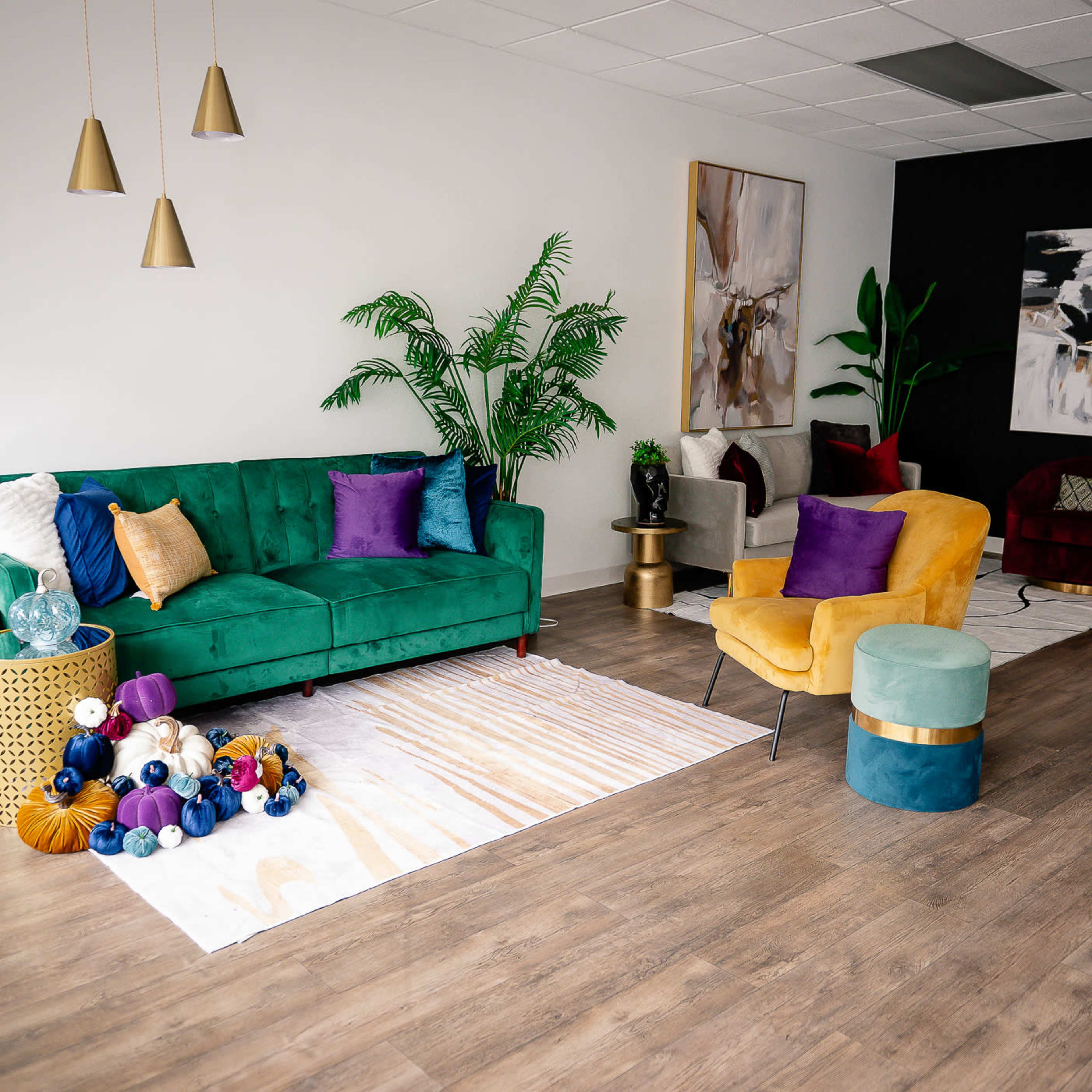 Spacious Bright Photo studio rental with natural light and off camera flash Image in West Hartford, West Hartford, CT