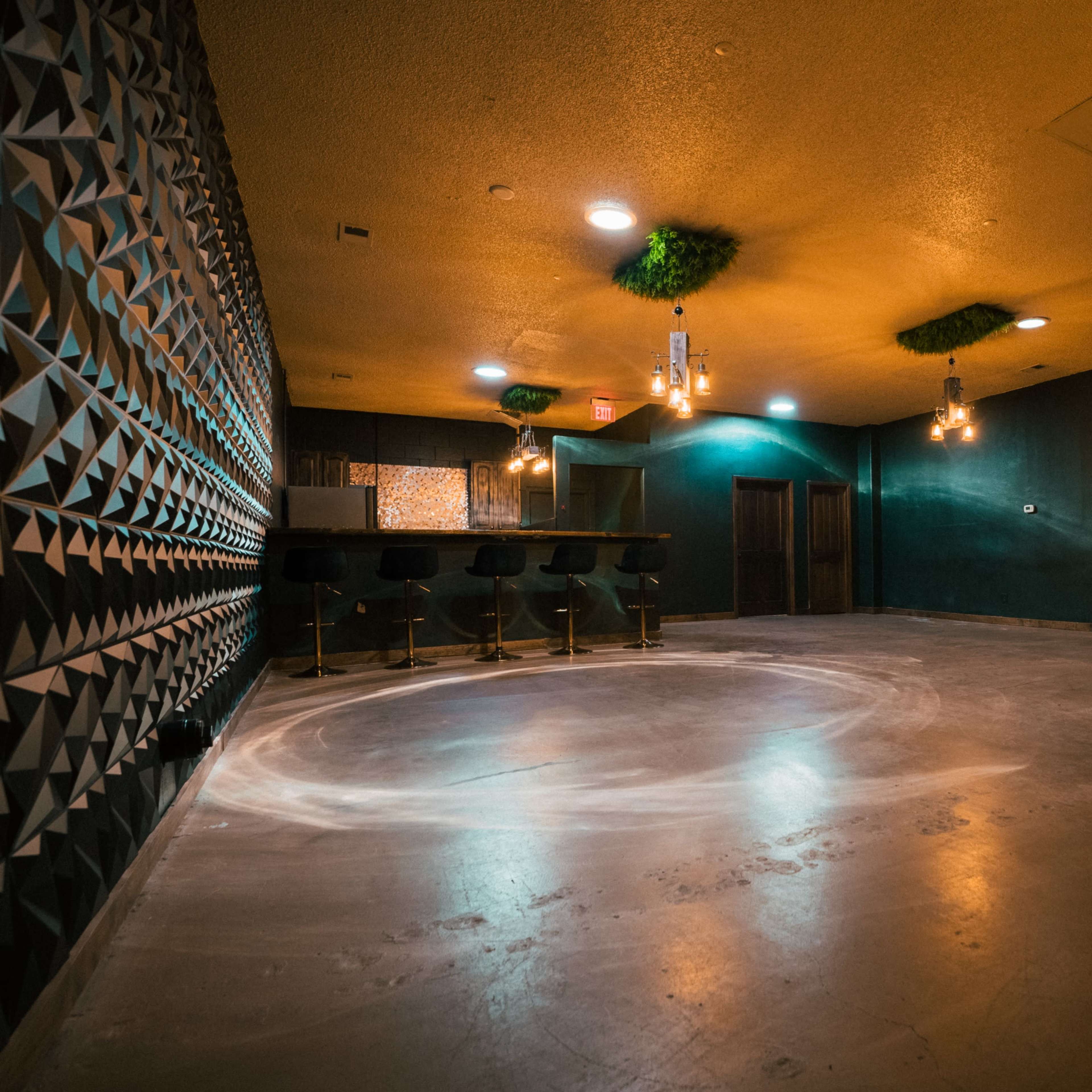 Speakeasy Vibe Event Space/Photo Studio Image in Alamedan Valley, Albuquerque, NM