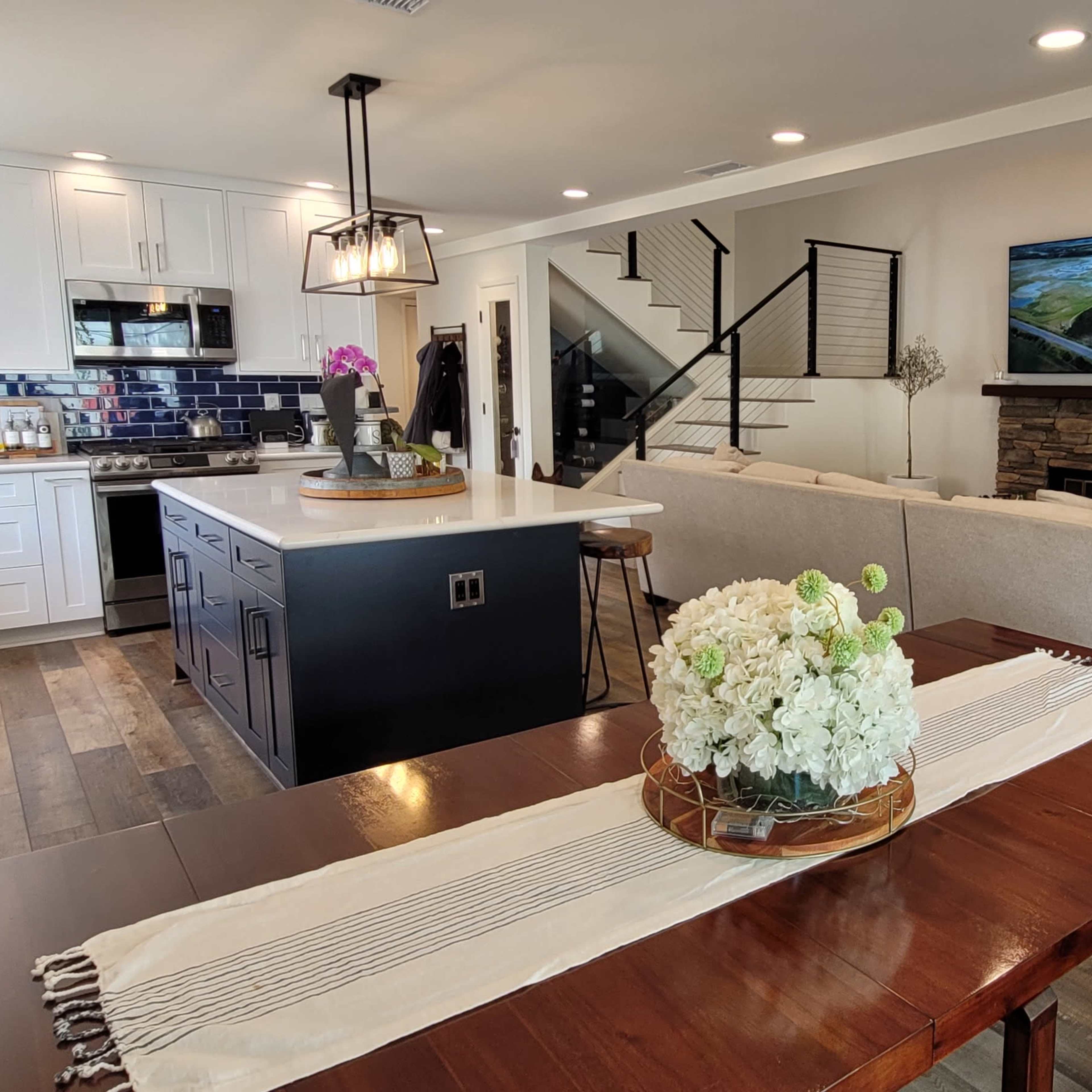 Light-Filled & Contemporary House Image in Laguna Hills, Laguna Hills, CA