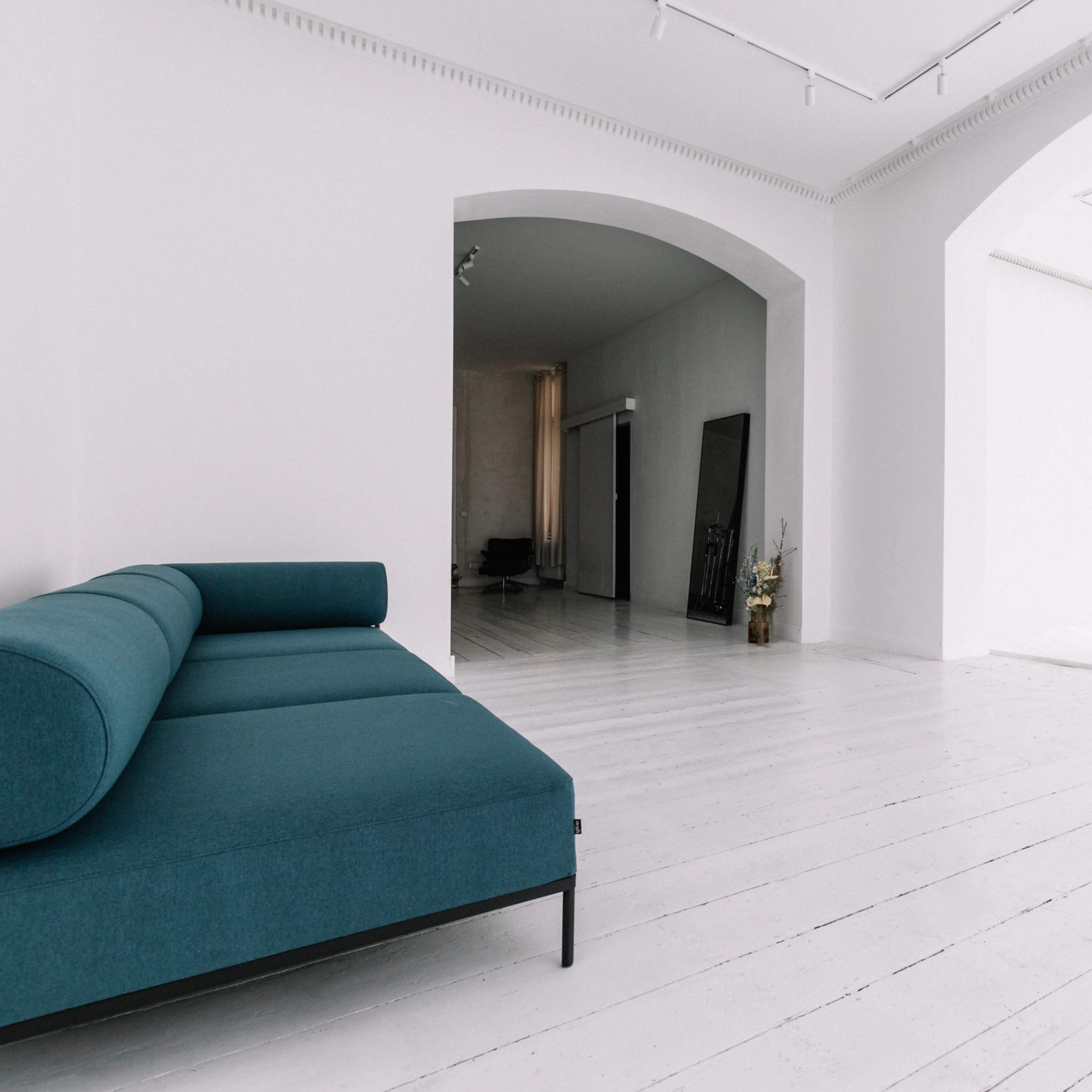 Lichtdurchflutet und mitten in der Stadt, minimalistisches Tageslichtstudio, Galerie und Eventspace. Bild in Kreuzberg, Berlin, BE